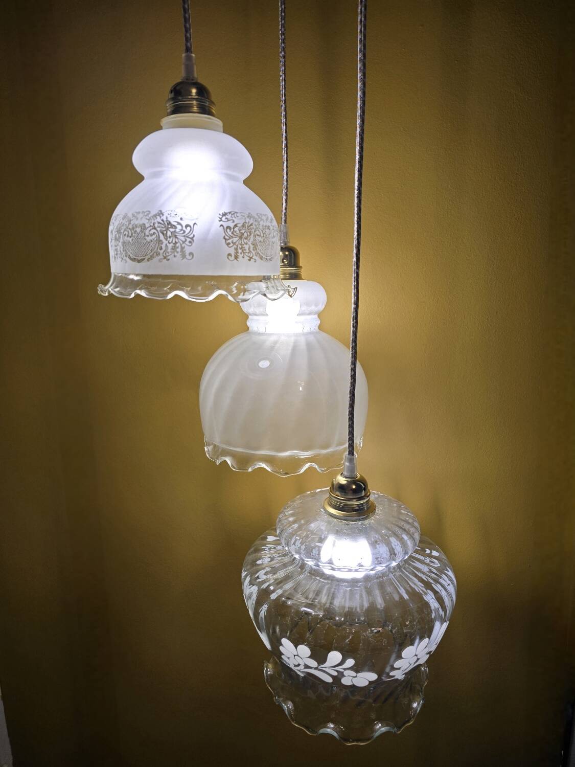 Original suspension of three vintage transparent glass globes.