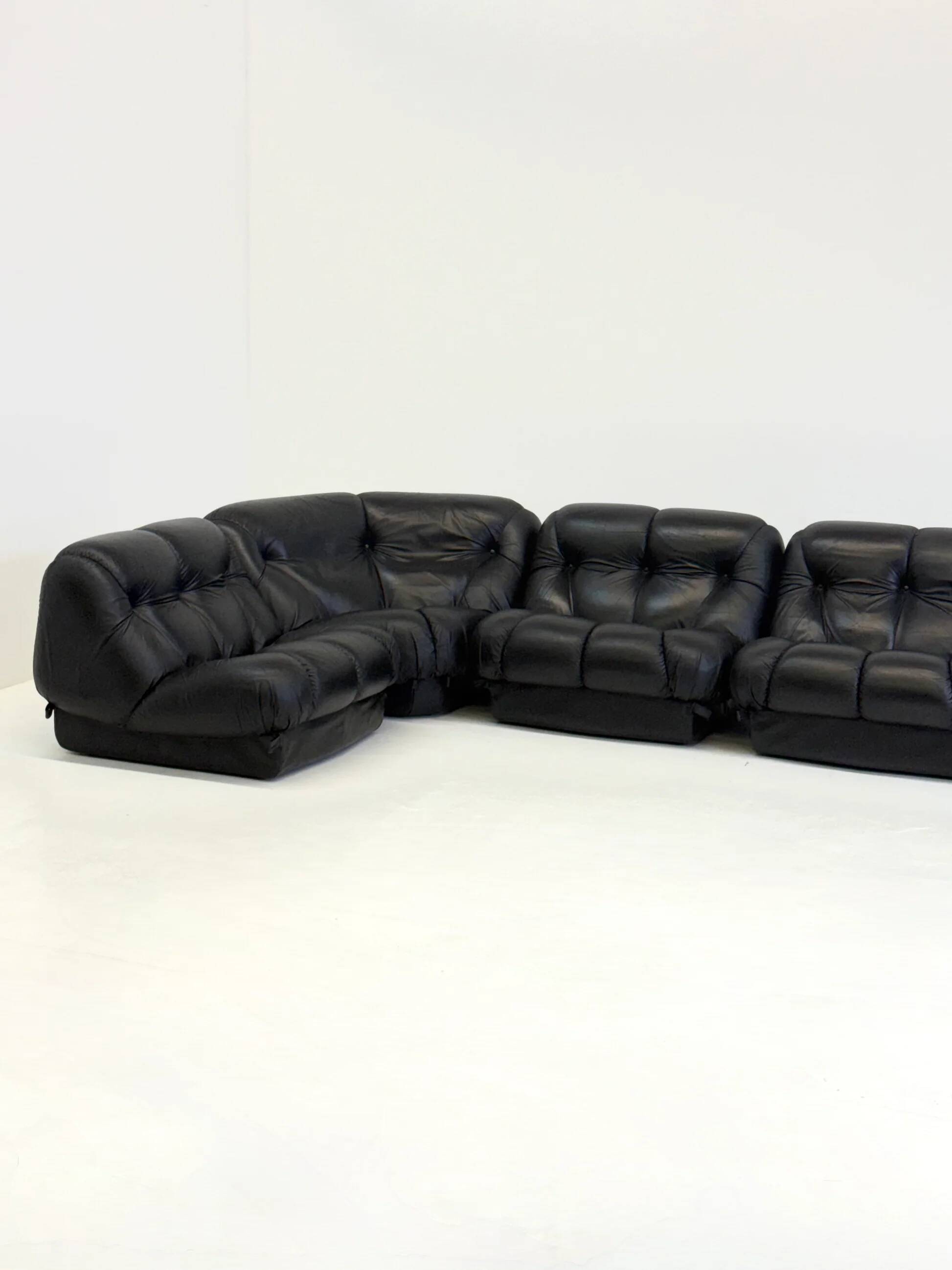 Black leather Nuvolone modular lounge sofa Rino Maturi for Mimo Padova