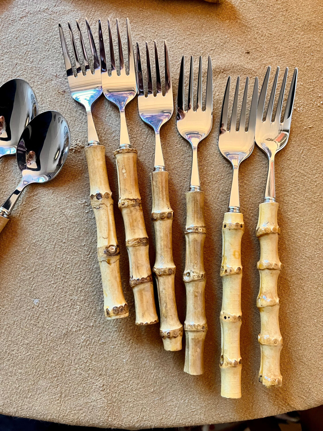 Vintage cutlery set in stainless steel and bamboo