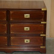 Commode vintage anglo-indienne en bois dur avec incrustations en laiton
