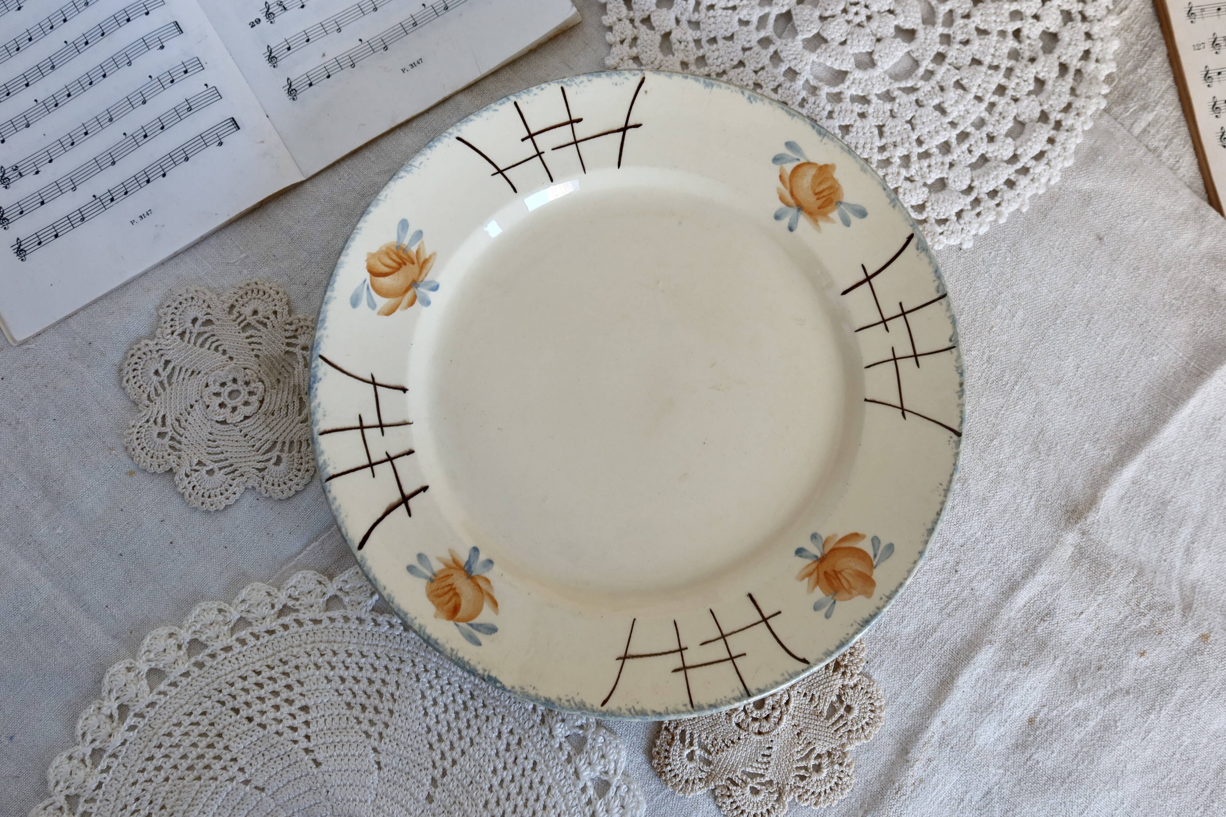 Vintage Round Earthenware Serving Dish - Delicate Floral Decor