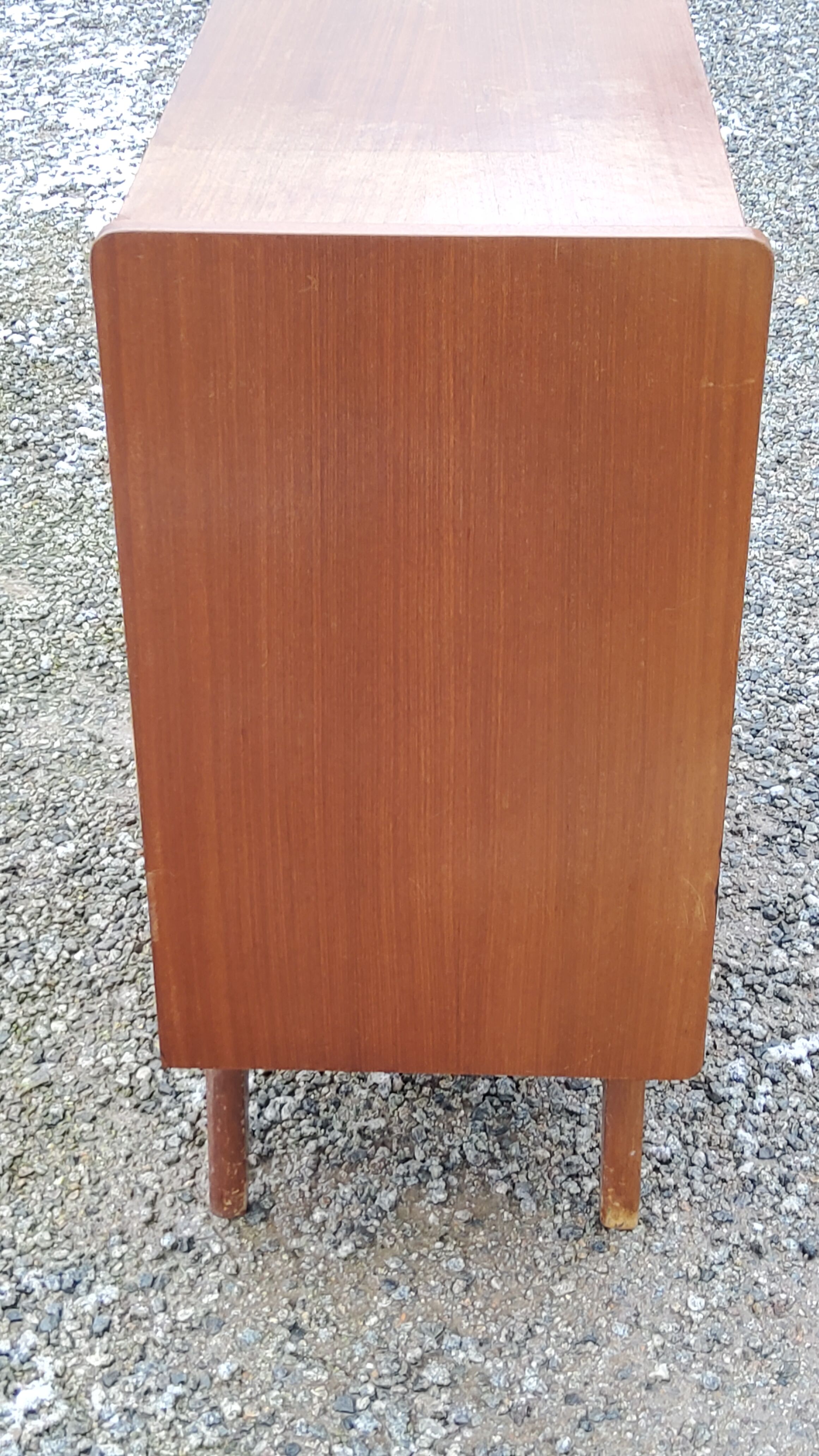 Vintage chest of drawers from the 50s 4 drawers feet compass and mahogany fins
