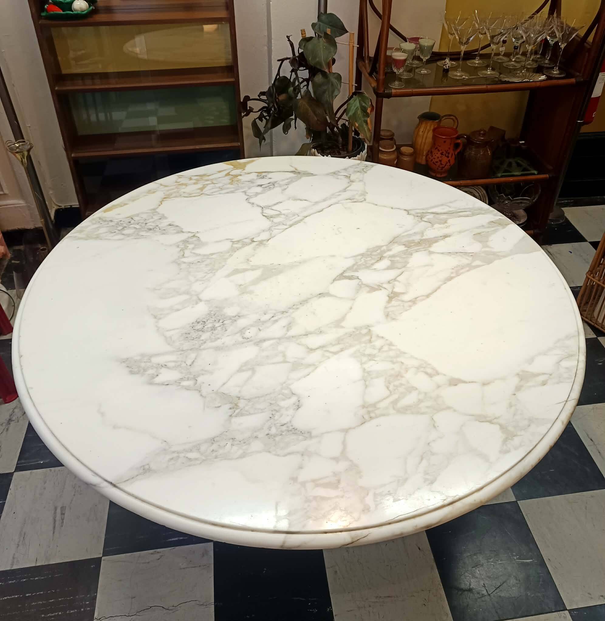 Tulip table Knoll Saarinen 1960 white marble
