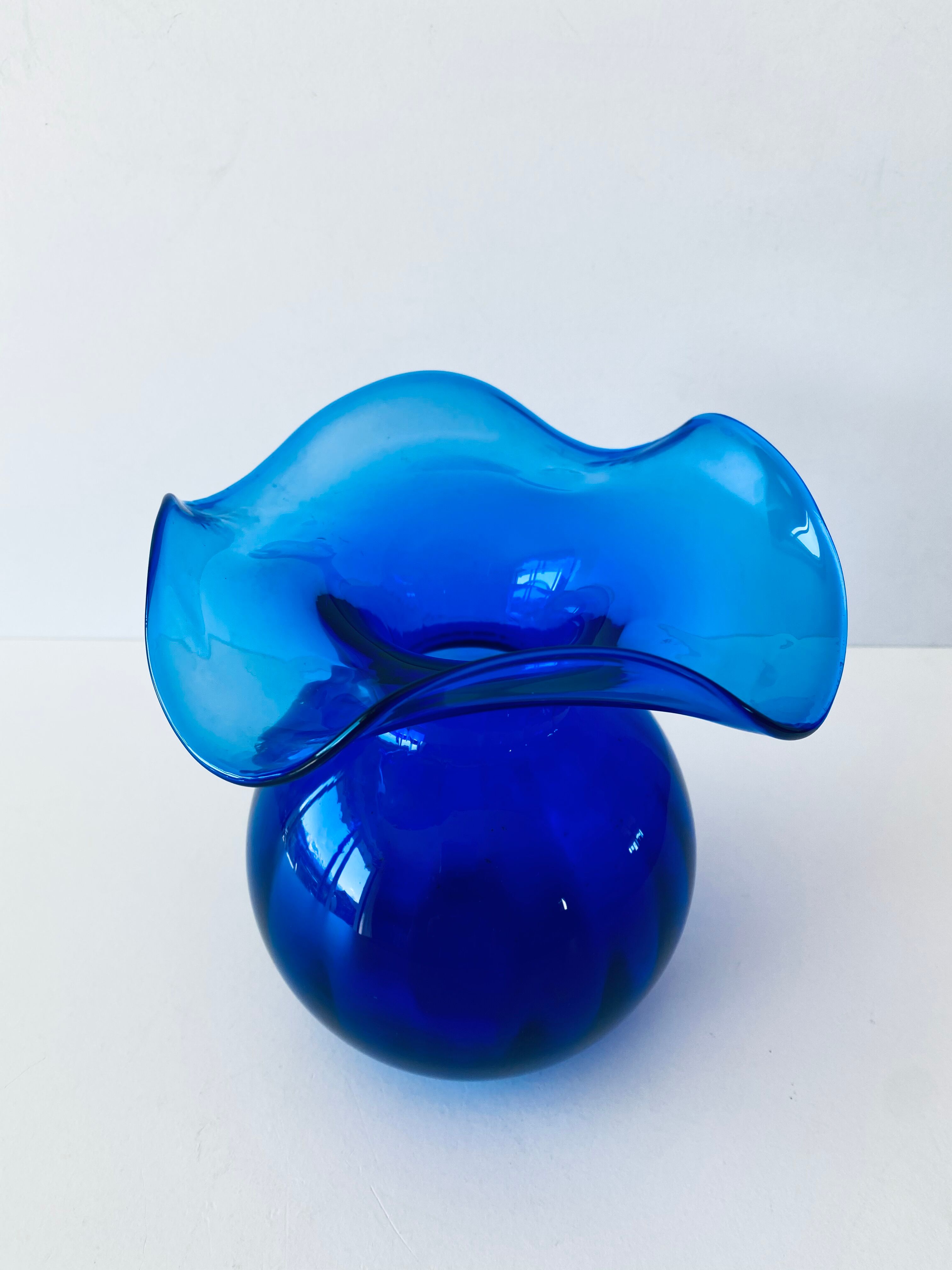 Blue ruff vase