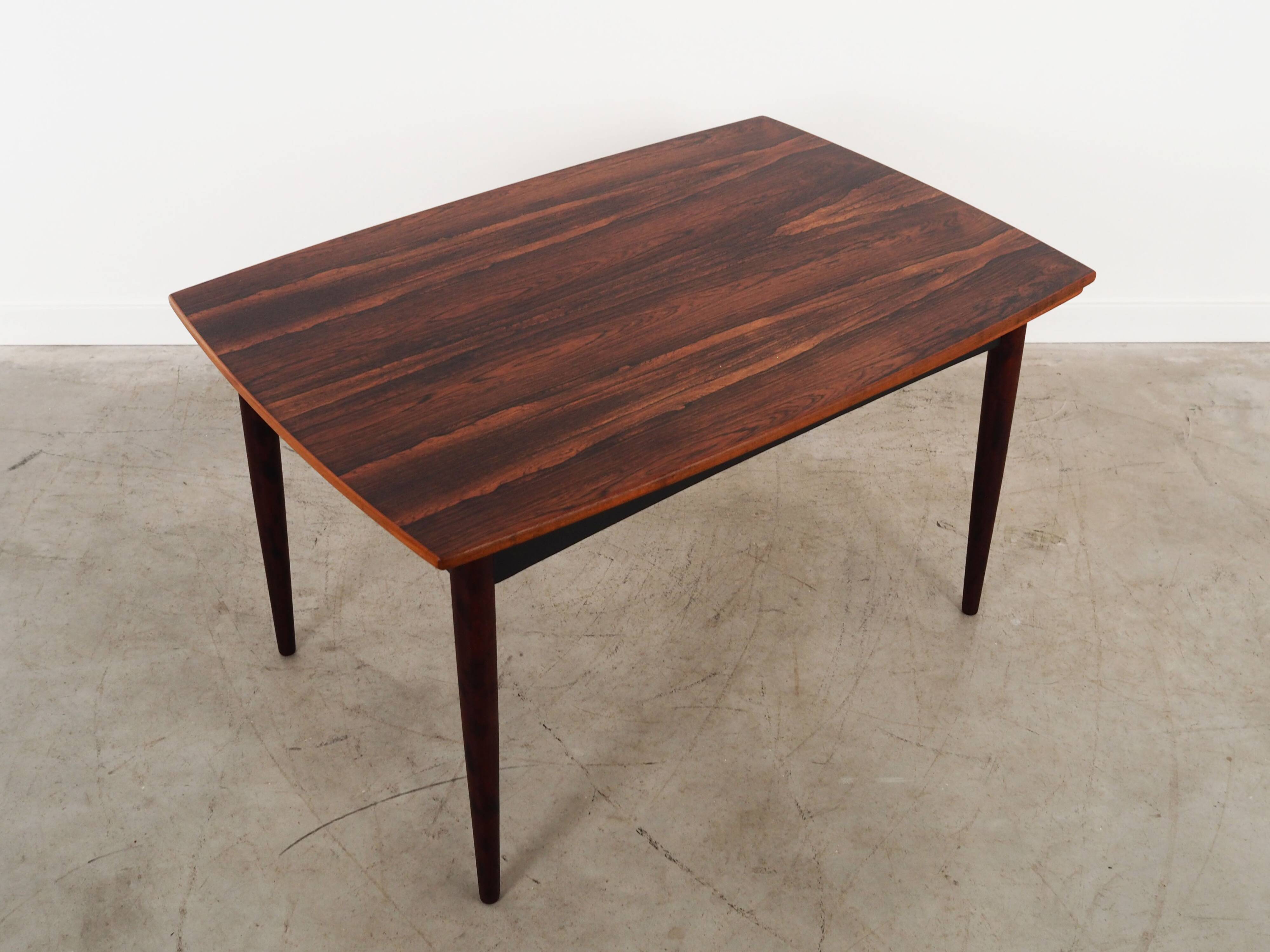 Table en palissandre, design danois, années 1970, production : Danemark