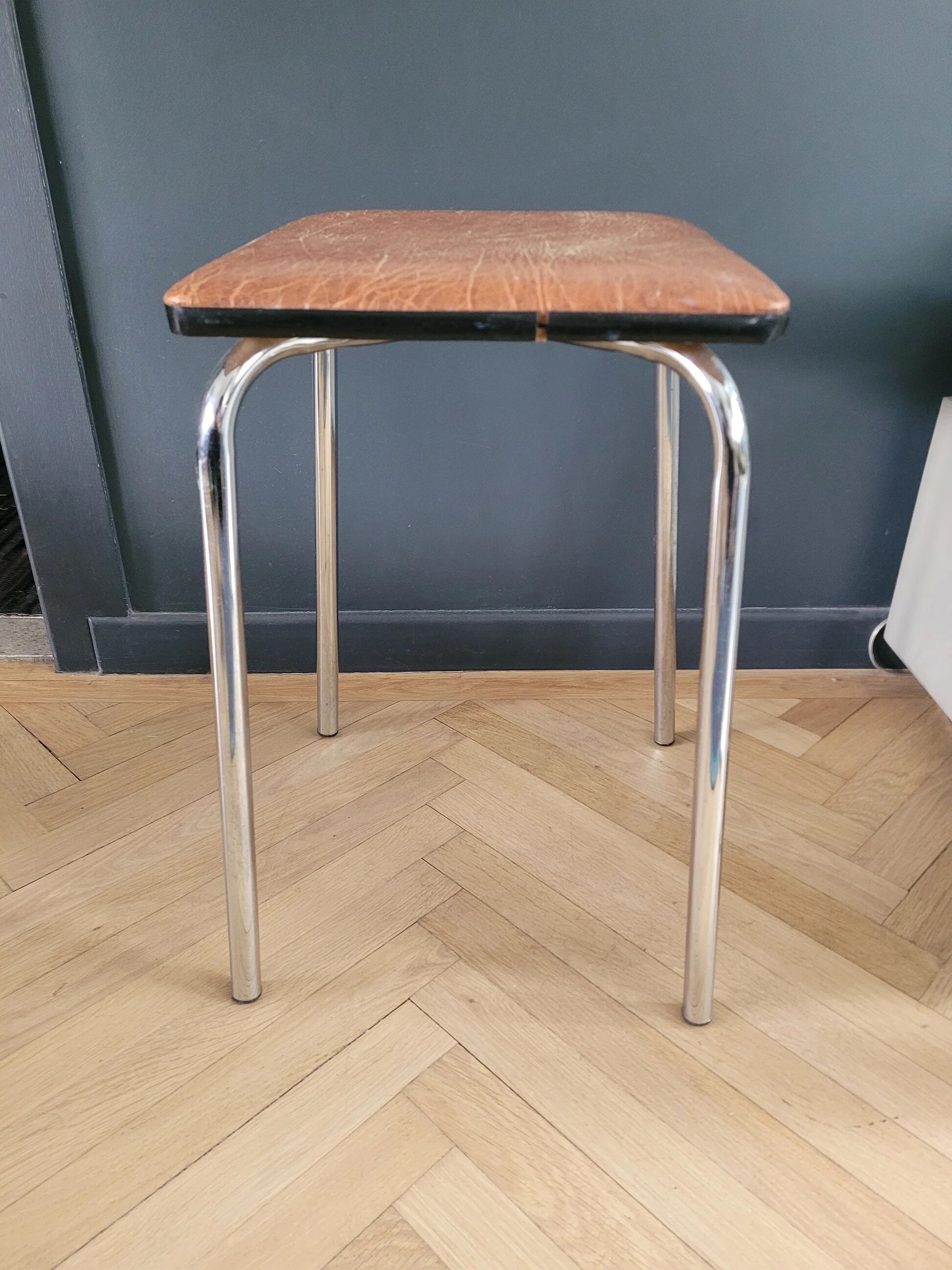 Tabouret vintage en skaï et chrome