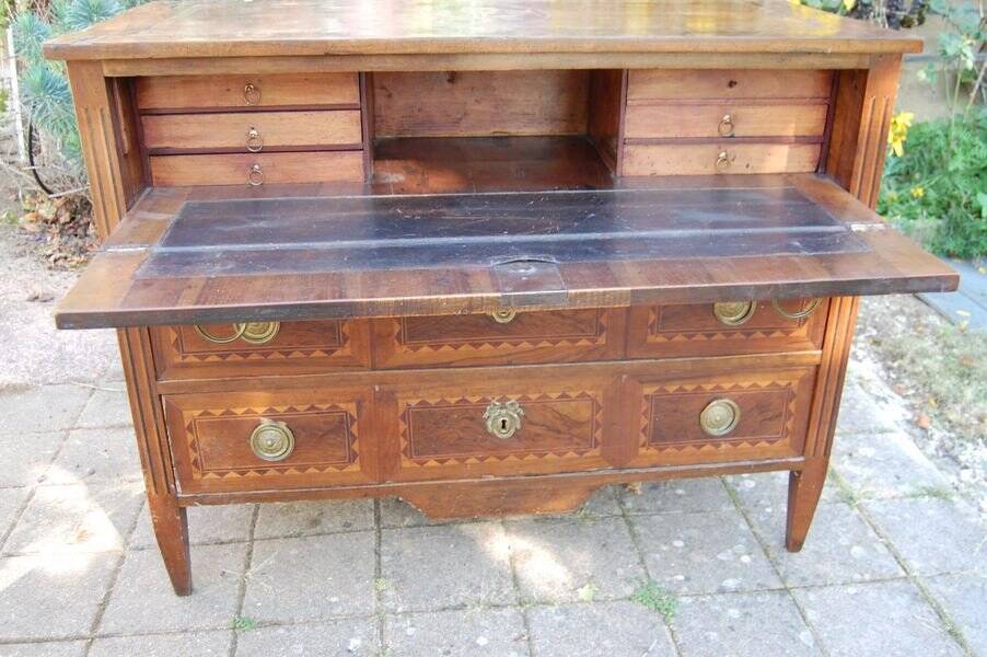 Louis XVI period walnut chest of drawers from the 18th century