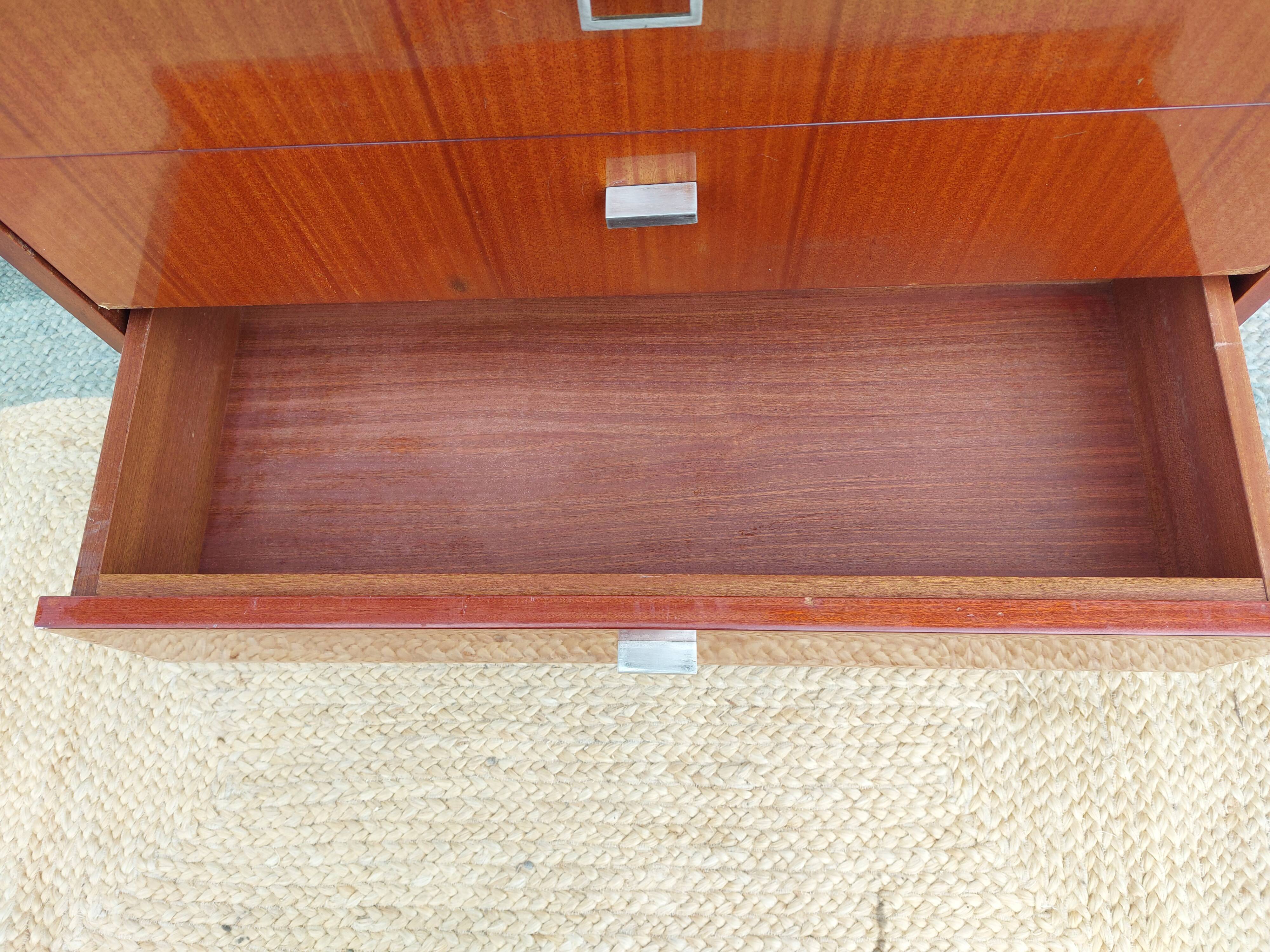 Vintage tapered leg chest of drawers