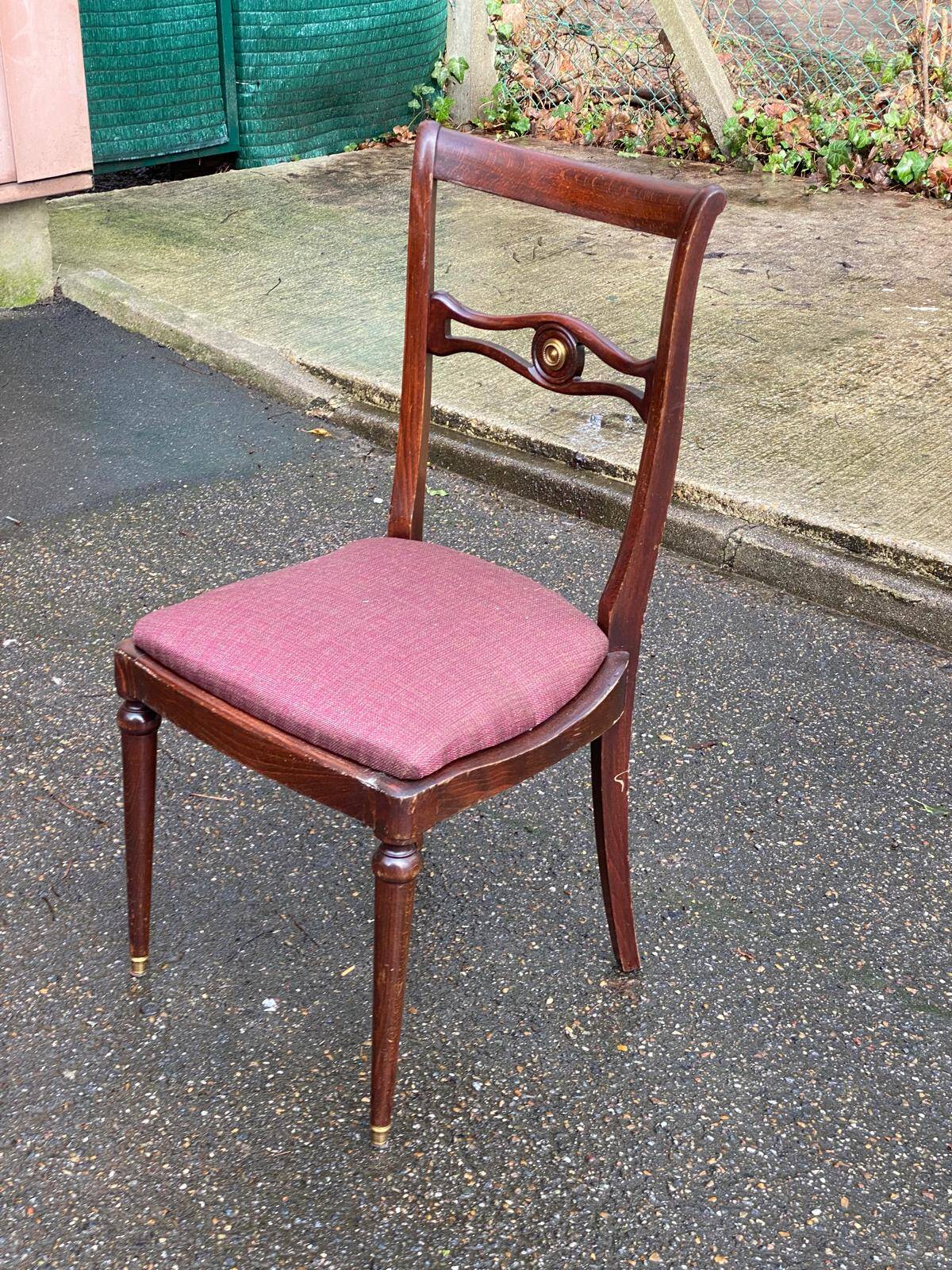 Mahogany chair in English style with burgundy fabric from the 20th century.