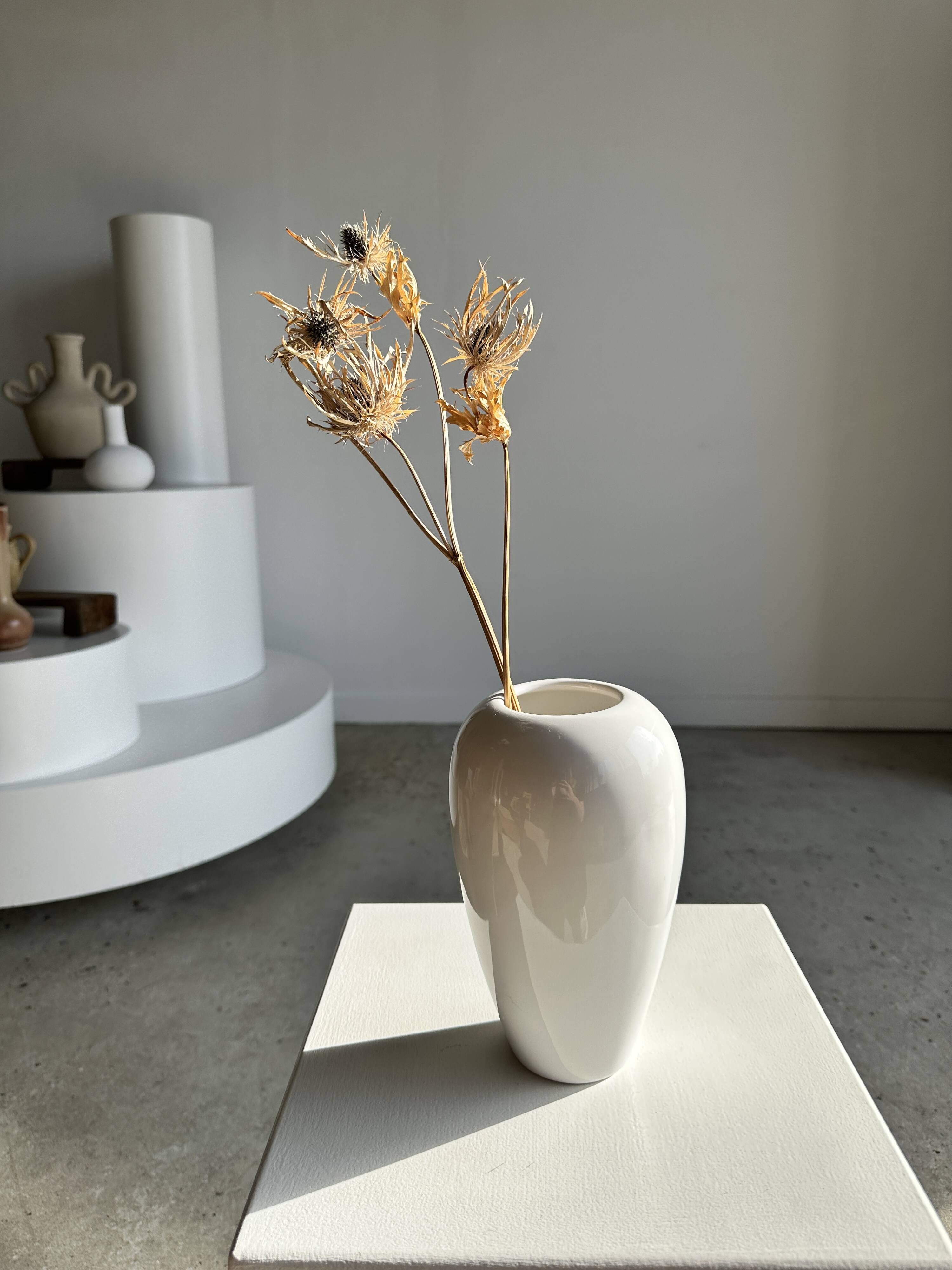 Oblong white vase H:20cm