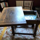 Swivel and extendable table