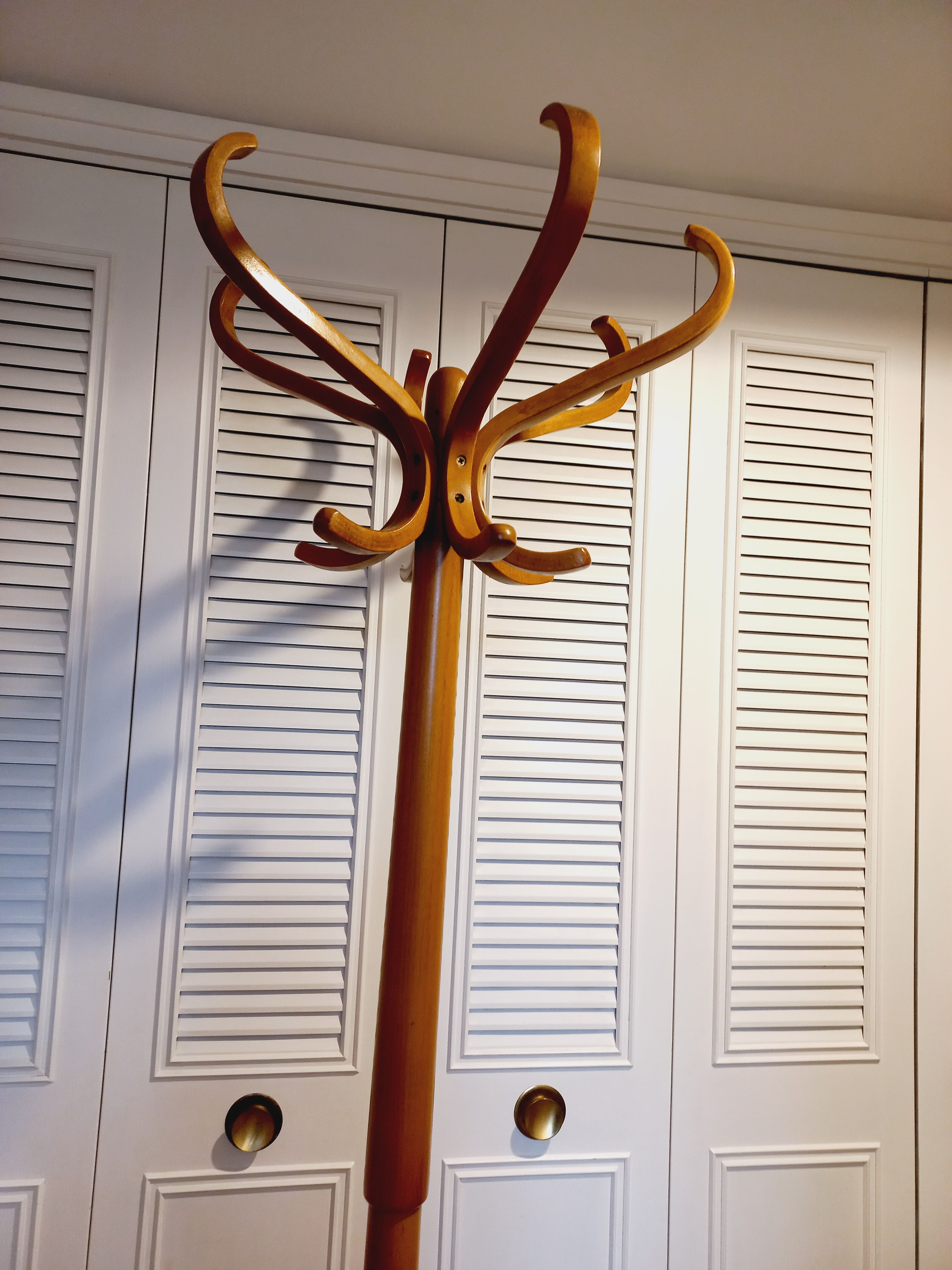 Baumann parrot coat rack