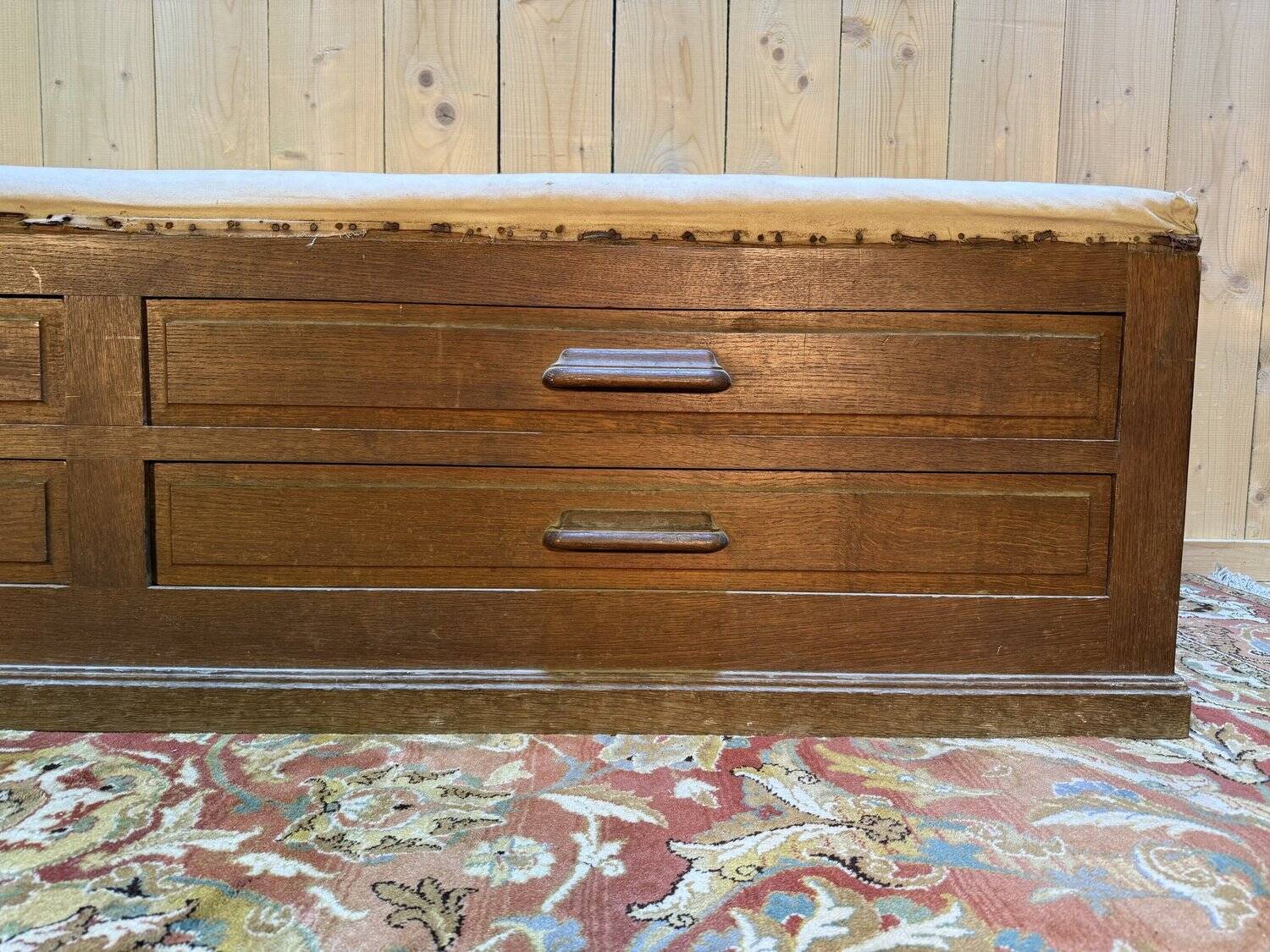 Oak shop bench in chest / trunk