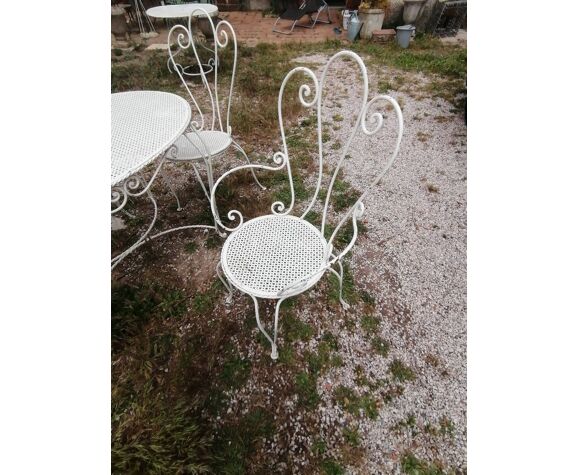 Garden furniture in wrought iron of the 70s. 5 pieces, oval table.