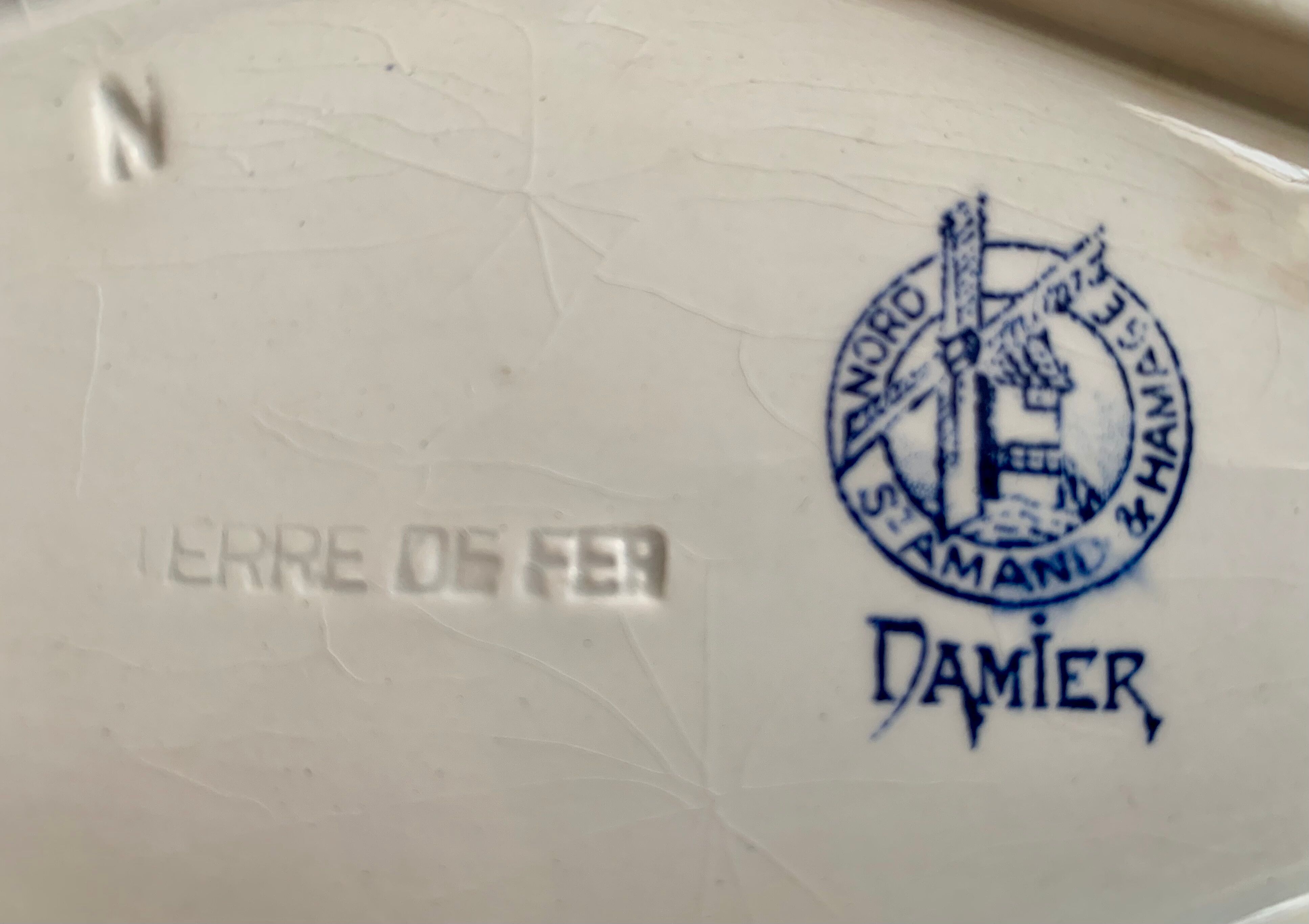 Service dish terre de fer st amand - hamage damier motif