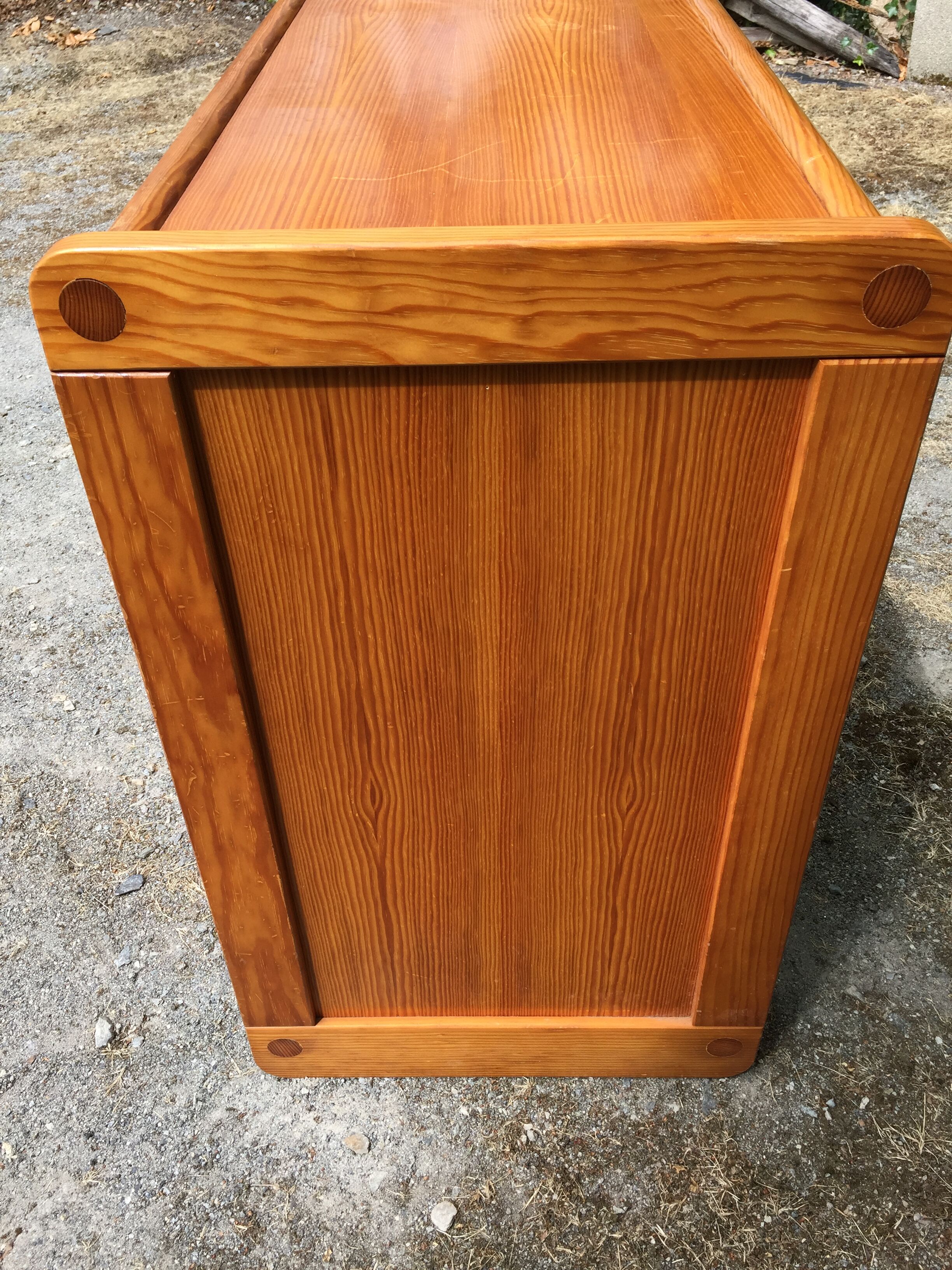 Vintage Scandinavian chest of drawers with 4 drawers in solid pine