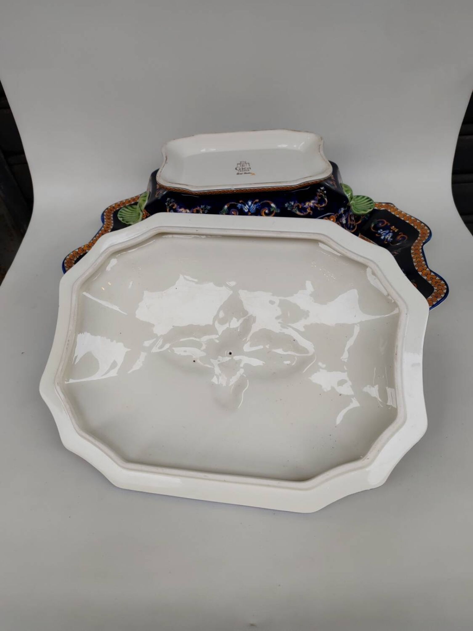 Very large soup tureen and its plate in Gien earthenware. 20th century.