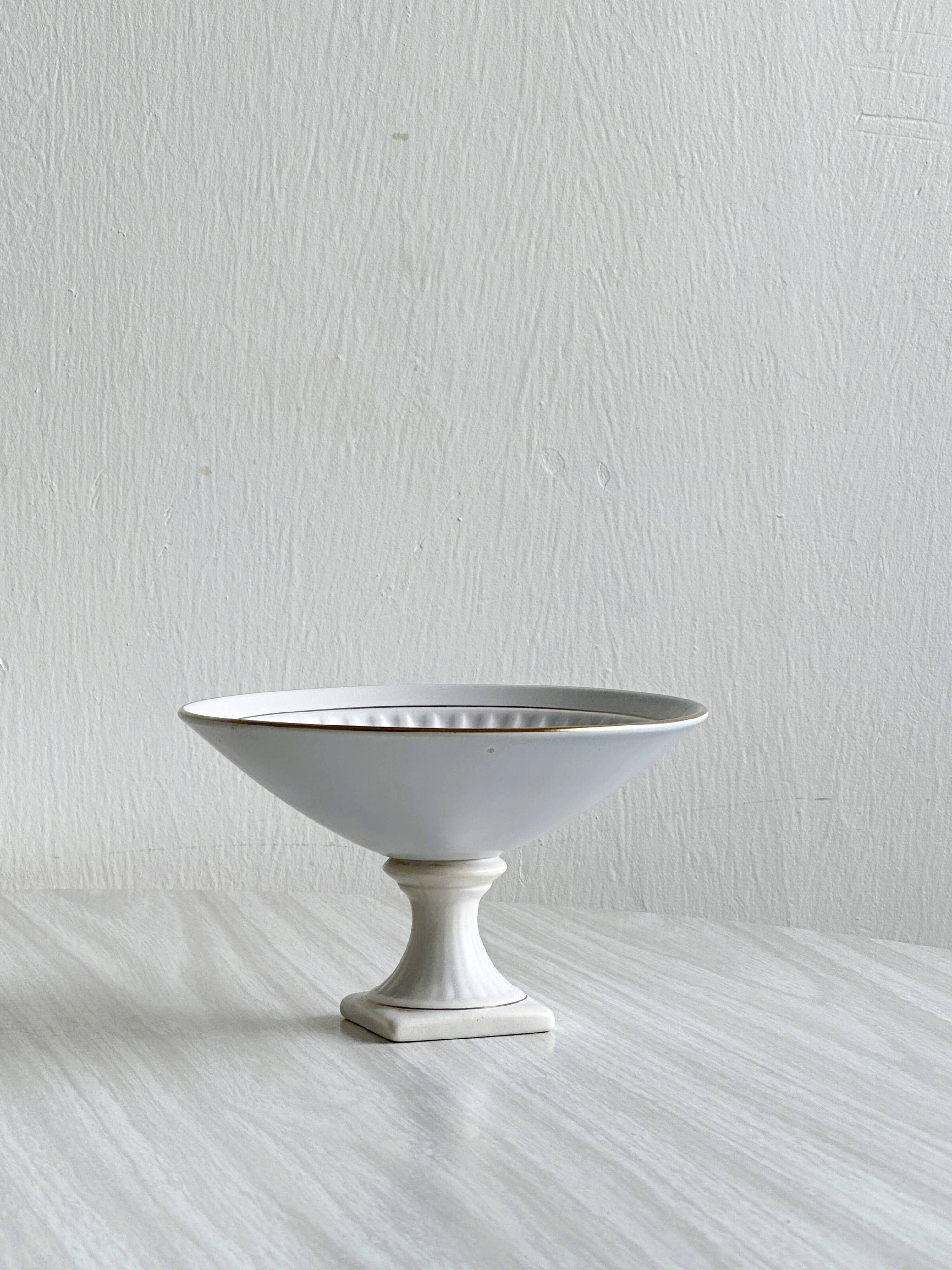 Footed bowl, earthenware compote dish, Flora Plateel Gouda Holland