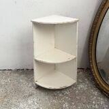 Corner kitchen shelves