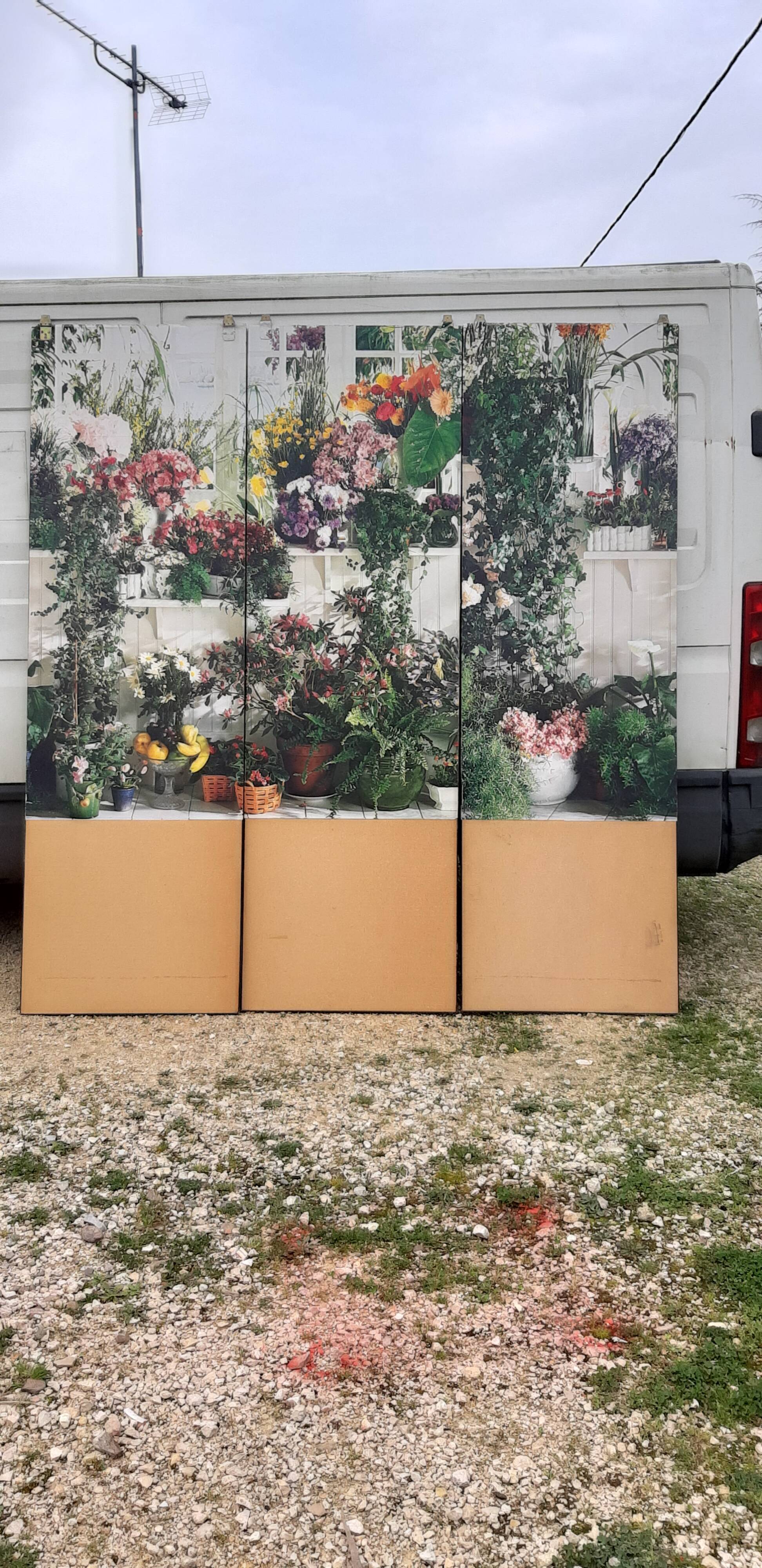 3 sliding panels printed on paper