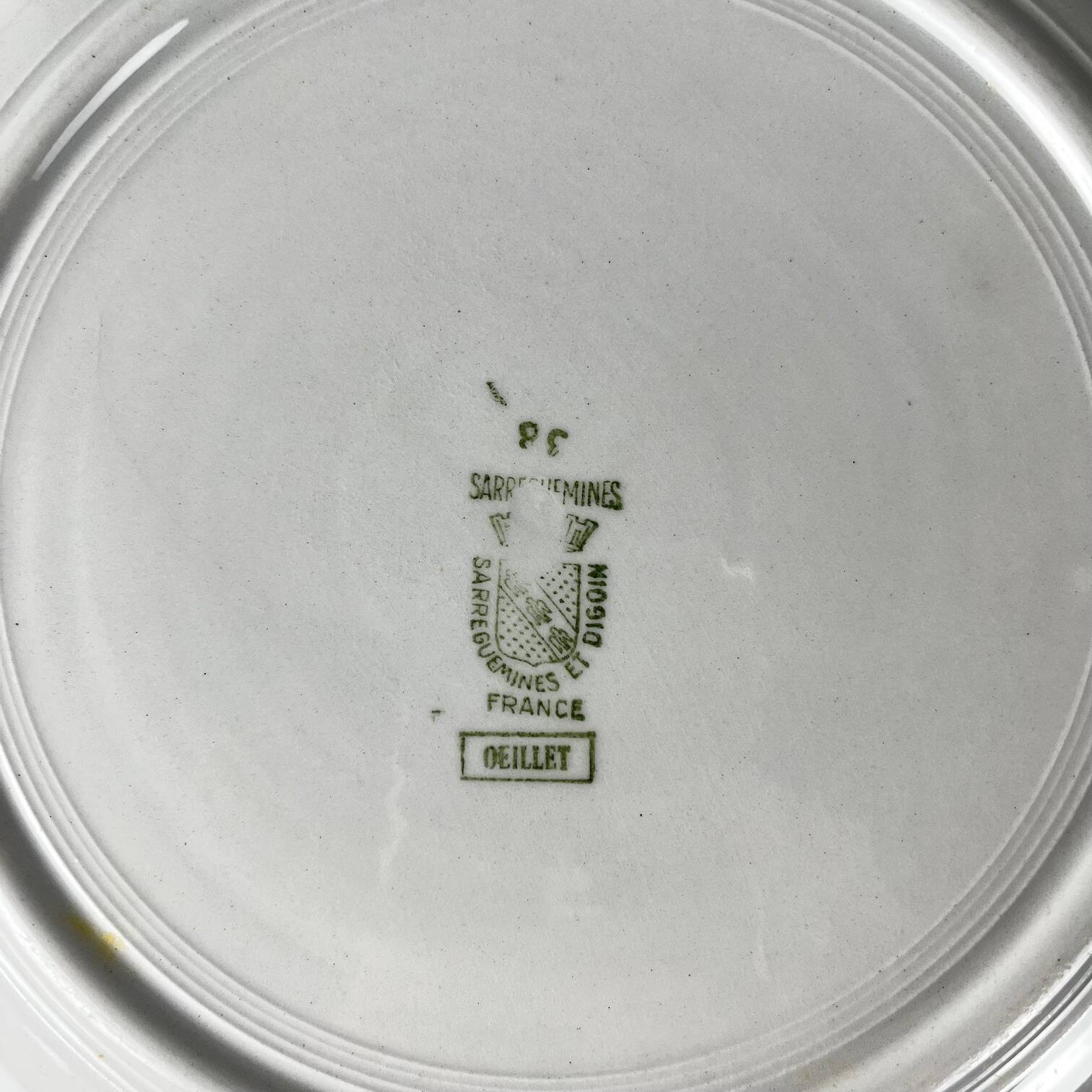 Large salad bowl with "Oeillet" rim, Sarreguemines, 1920-50