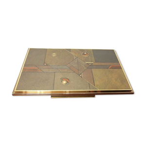 table basse brutaliste