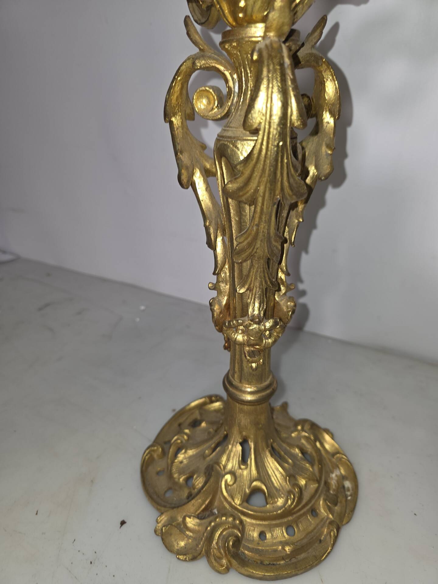 Louis XV style chandelier in gilded bronze