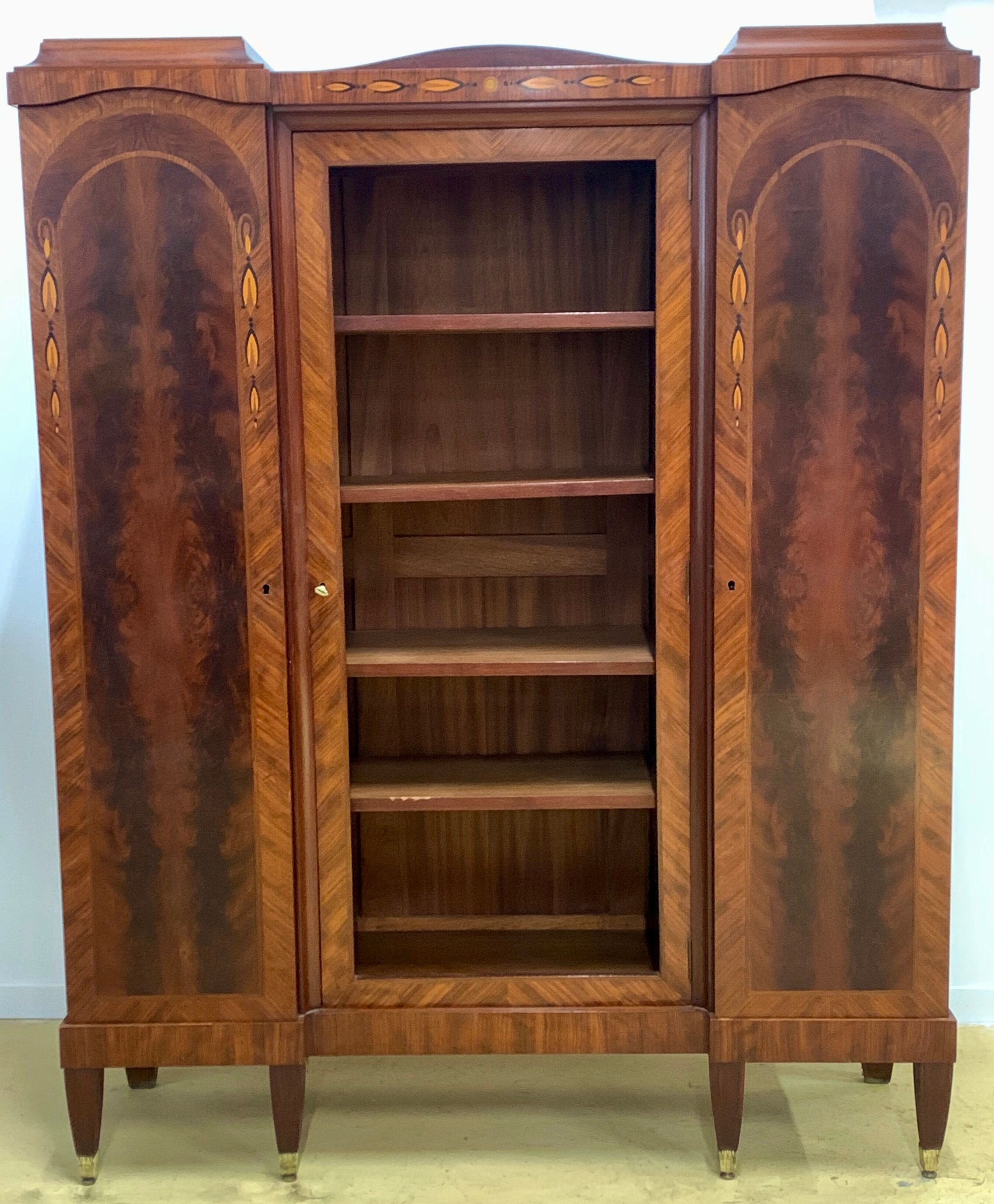 Bibliothèque époque art déco en placage de bois précieux et marqueterie