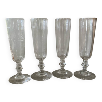 4 Champagne flutes