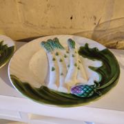 Two old asparagus plates in Salins barbotine