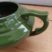 Théière verte en faïence