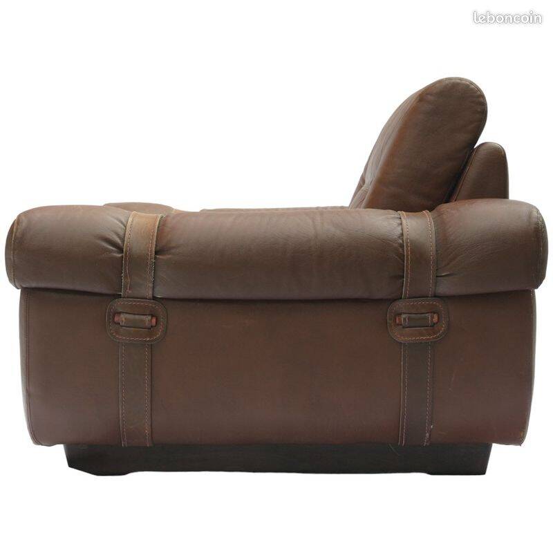 Fauteuil club Brazil style, cuir pleine fleur patiné