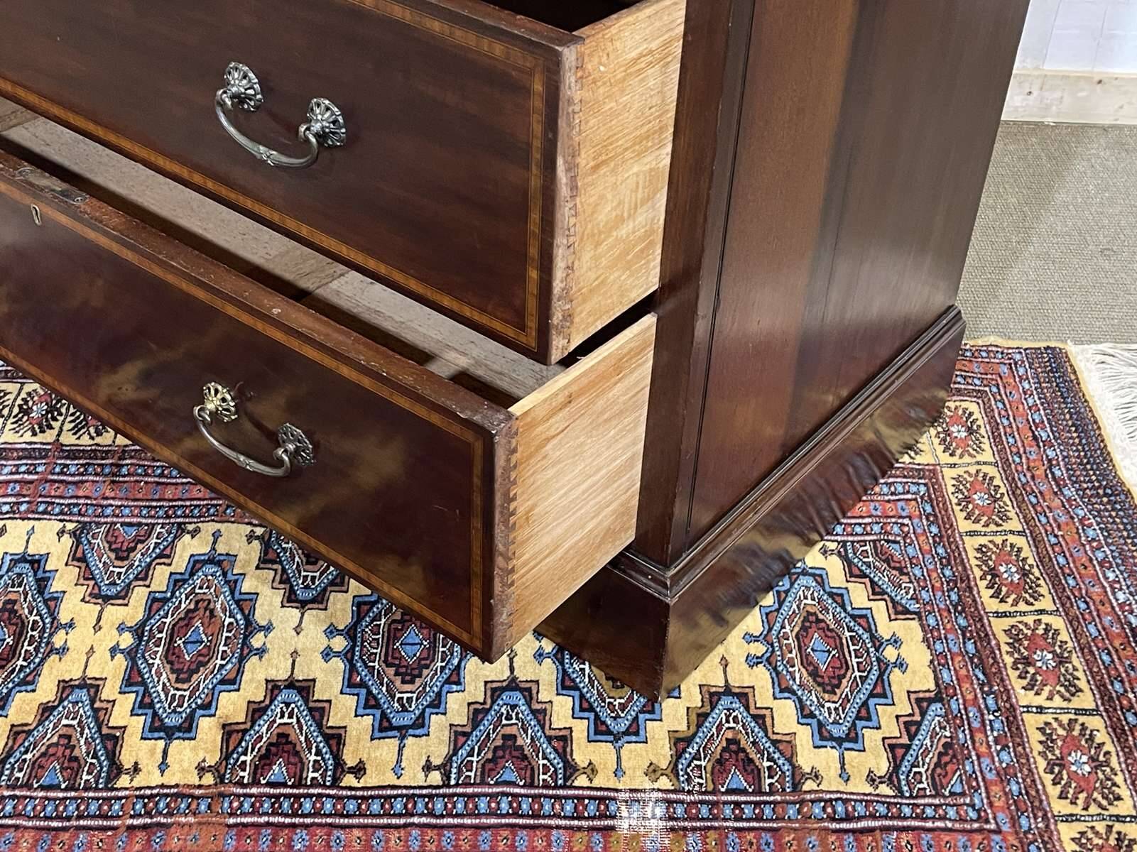 Commode anglaise début XXème en acajou