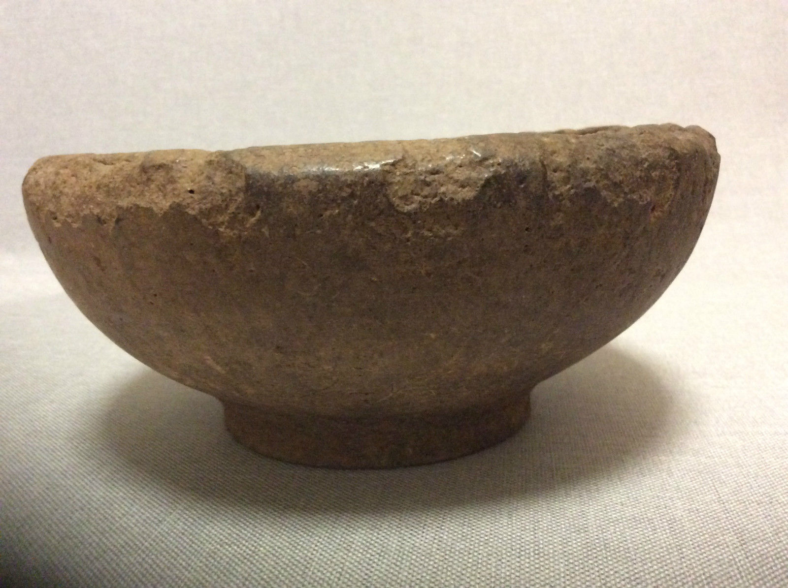 Ceramic bowl trace of luster