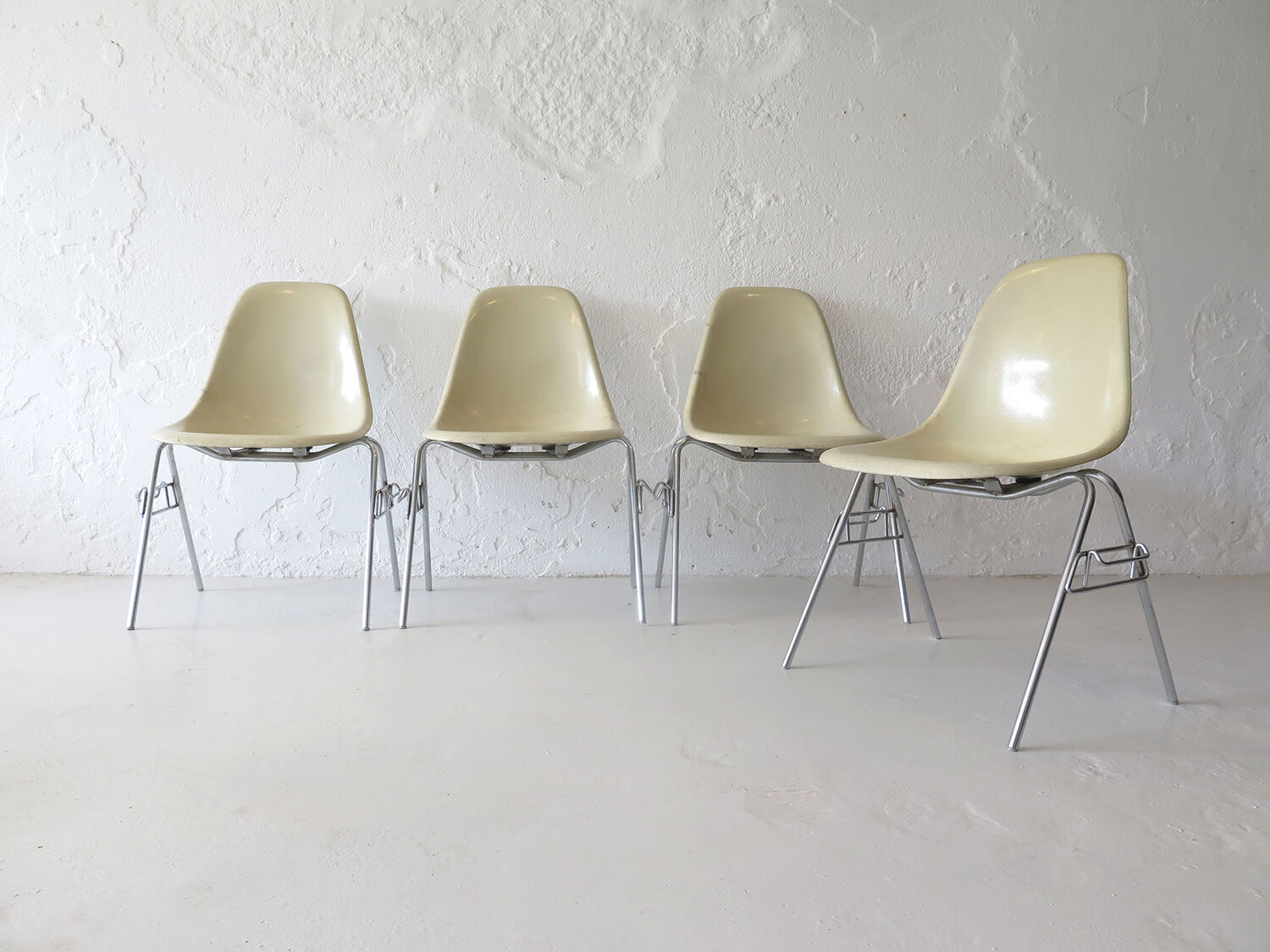 Set of 4 DCW fiber glass chairs