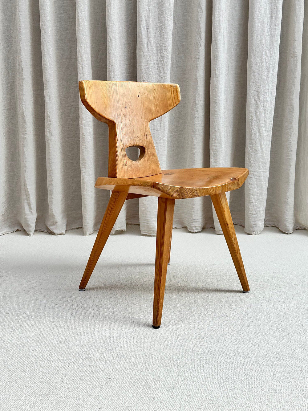 Set of 4 solid pine chairs. Designed by Jacob Kielland-Brandt for I. Christiansen, Denmark, 1960s.