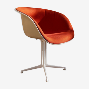 Armchair "Shell" by Charles and Ray Eames for Herman Miller, 60 years