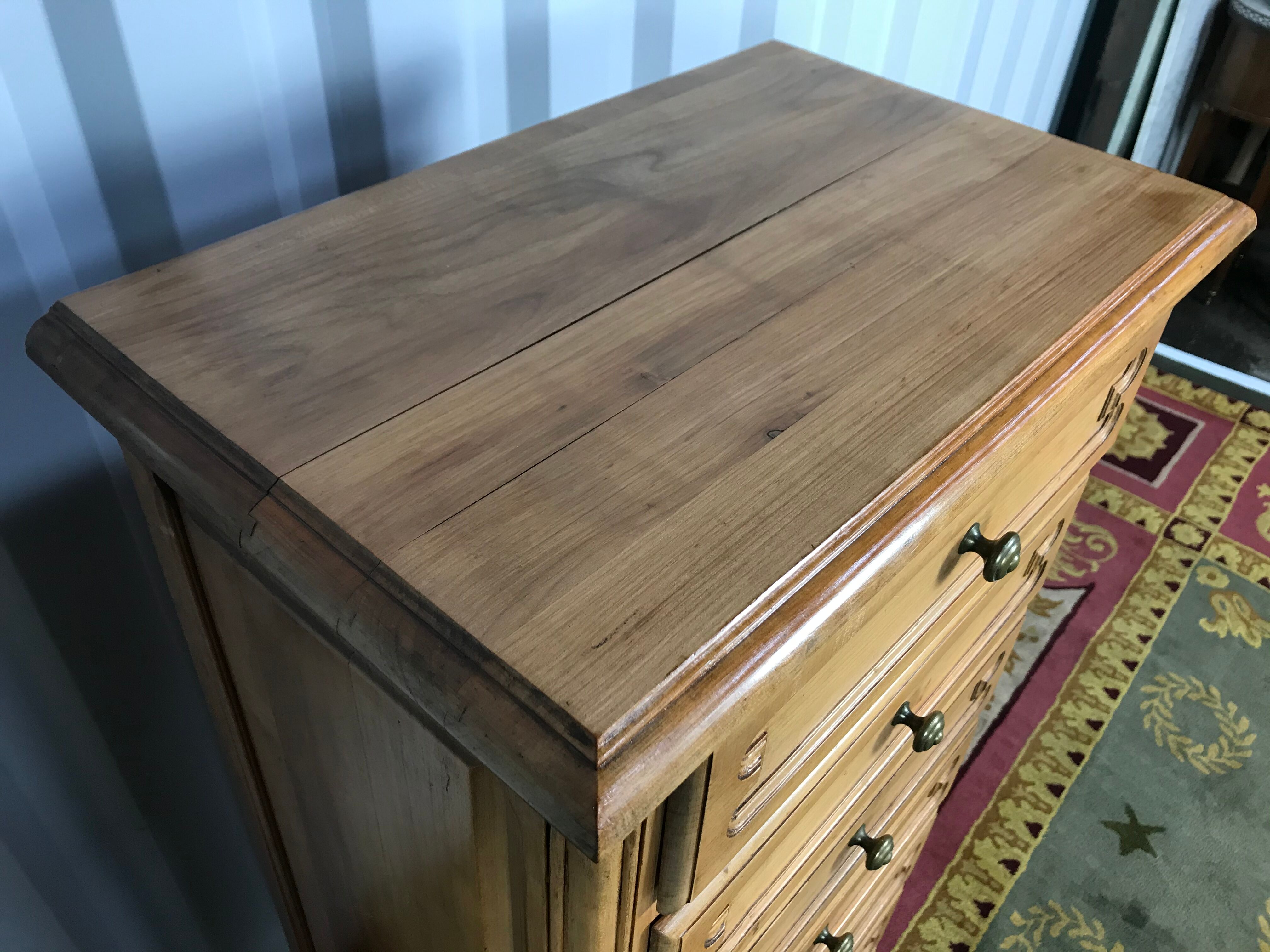 Regency-style massive cherry-style handy