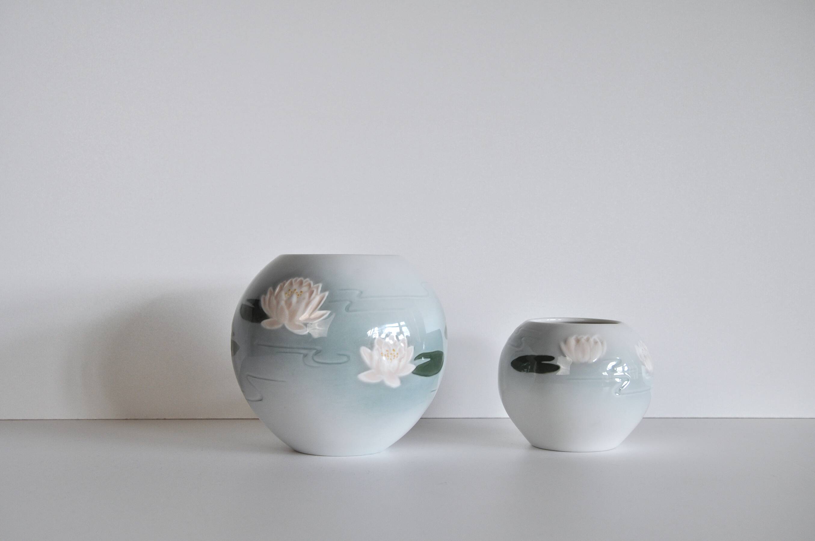 Vases de Bing & Grøndahl de la série Nénuphar, début du 20e siècle.