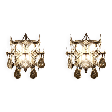 Pair of wall sconces in chrome metal and crystal