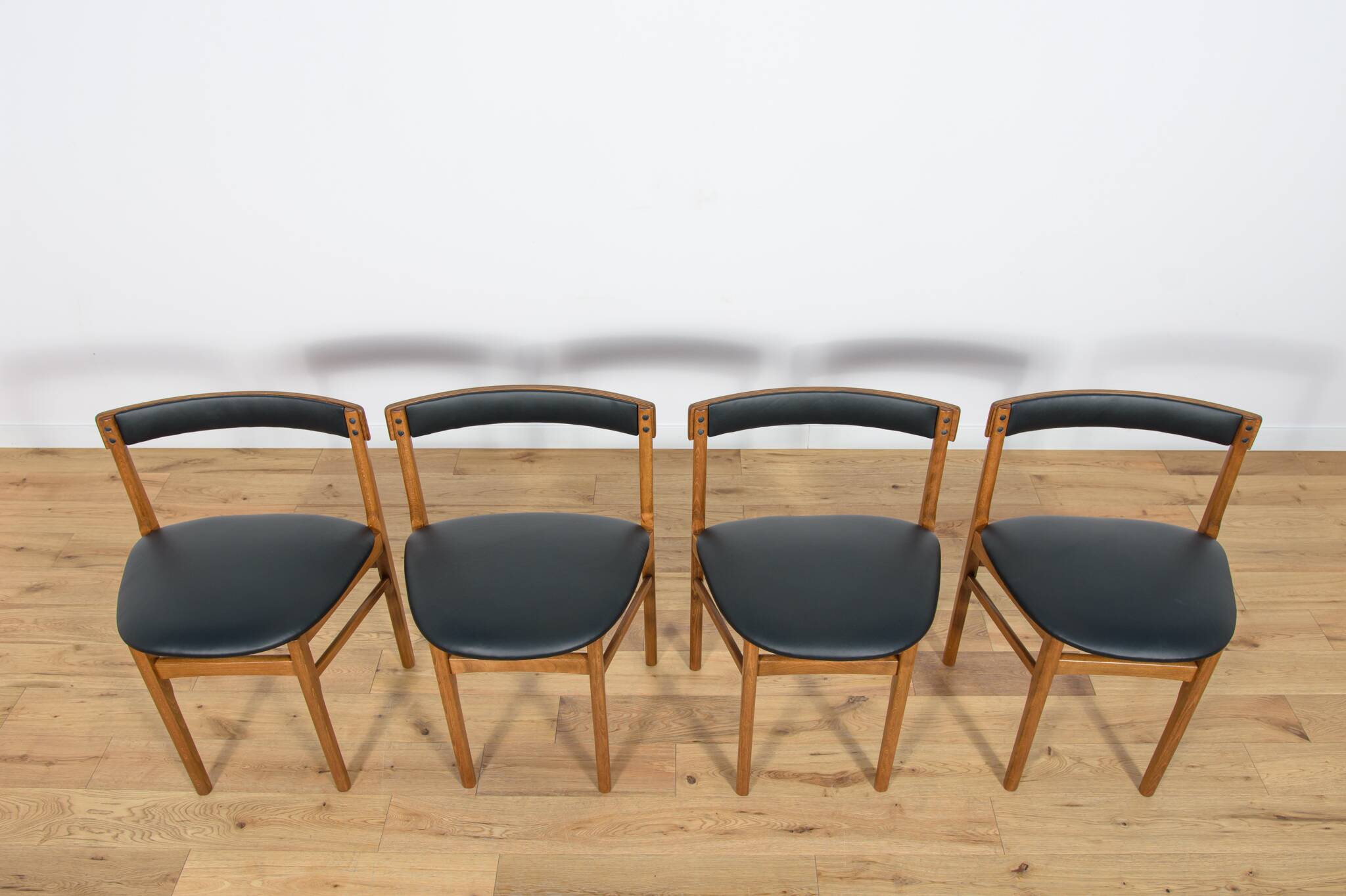 Mid century round extendable dining table and chairs from mcintosh, 1960s, set of 5