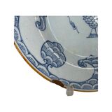 Blue Delft earthenware plate decorated with flowers