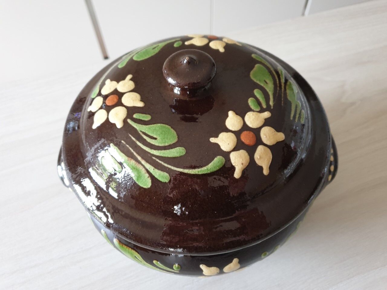 Large glazed terracotta covered pot