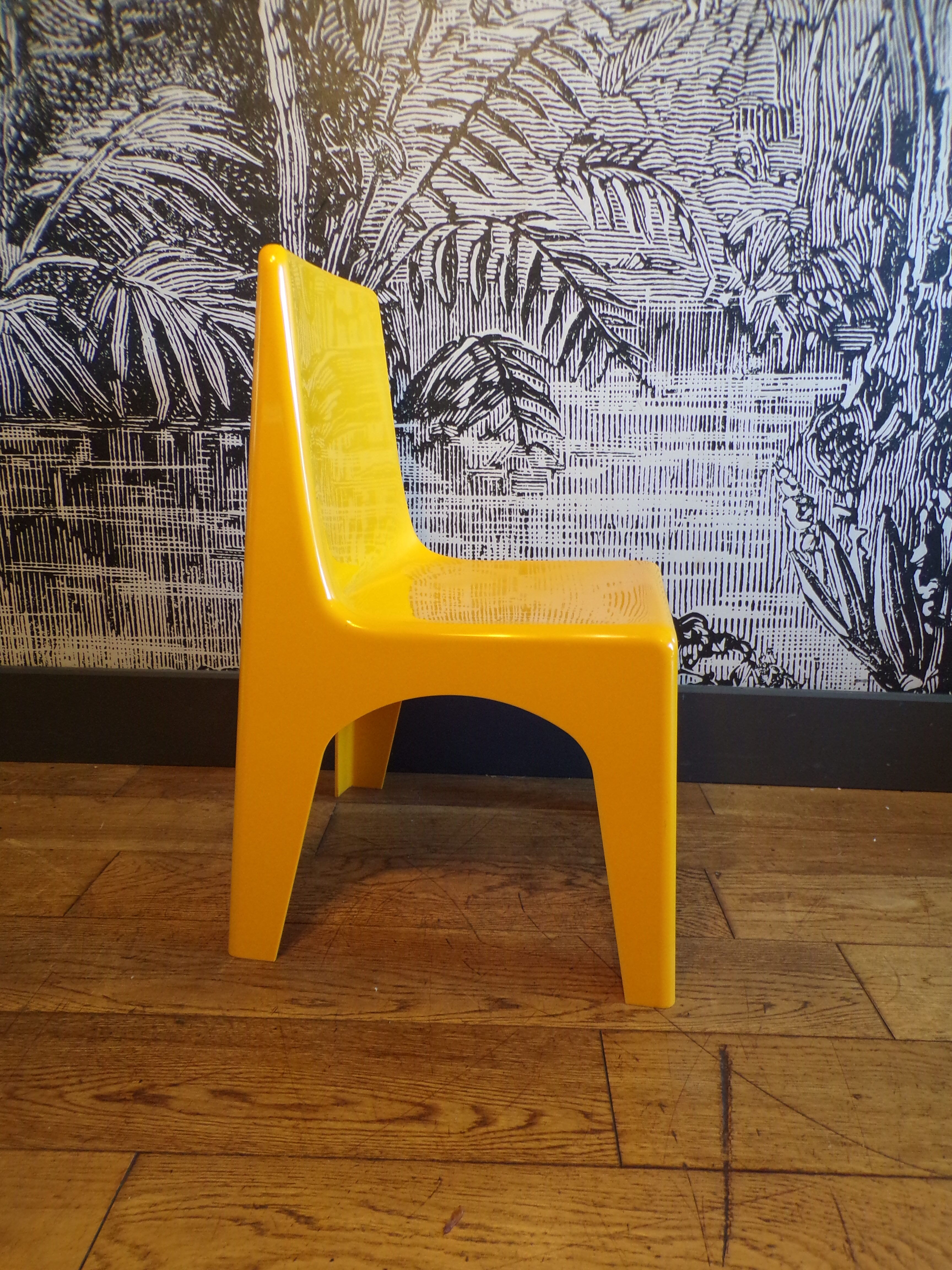 Chaise enfant 1970 plastique thermoformé