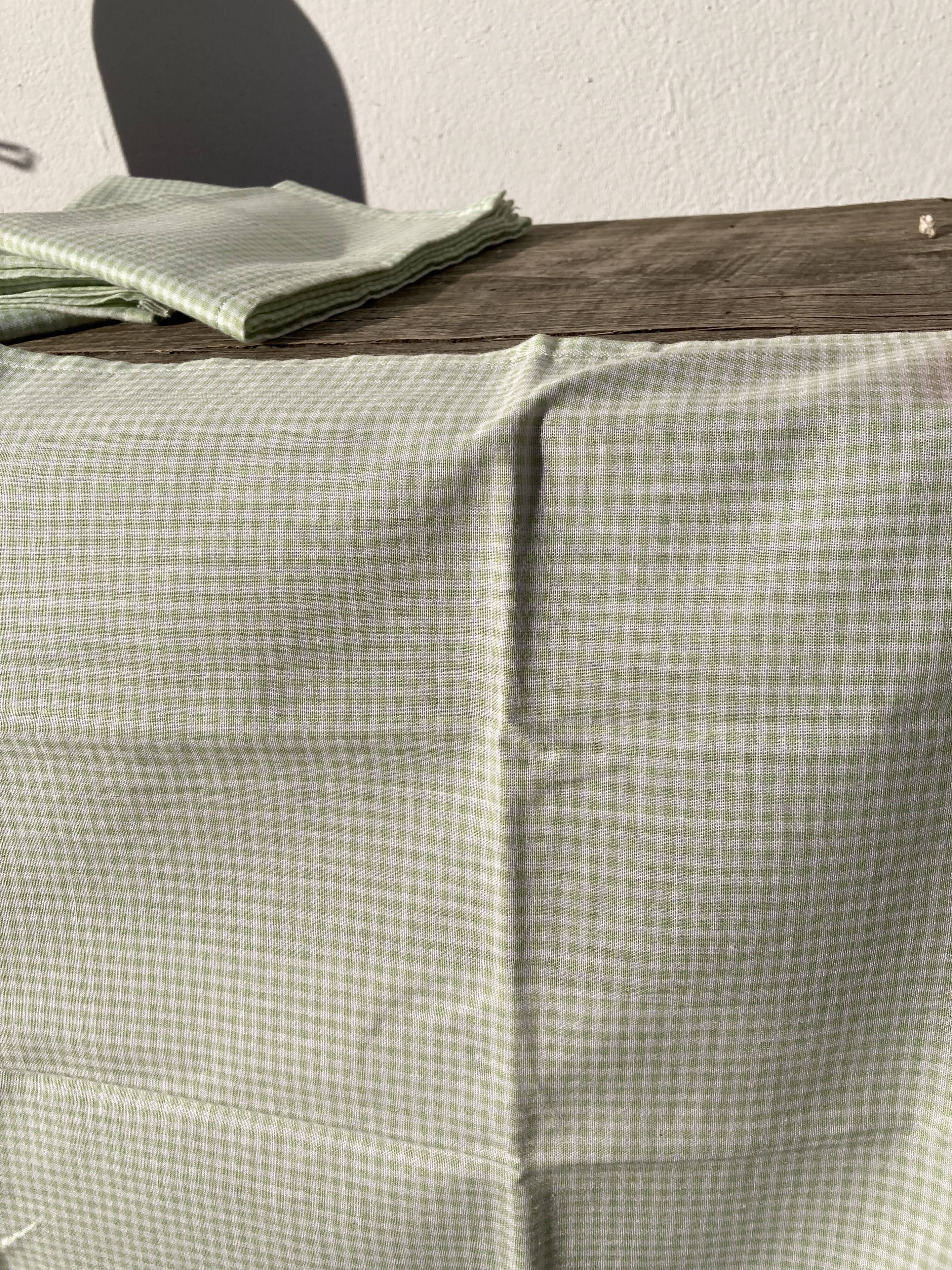 4 green rectangular napkins \u00e0 vintage tiles