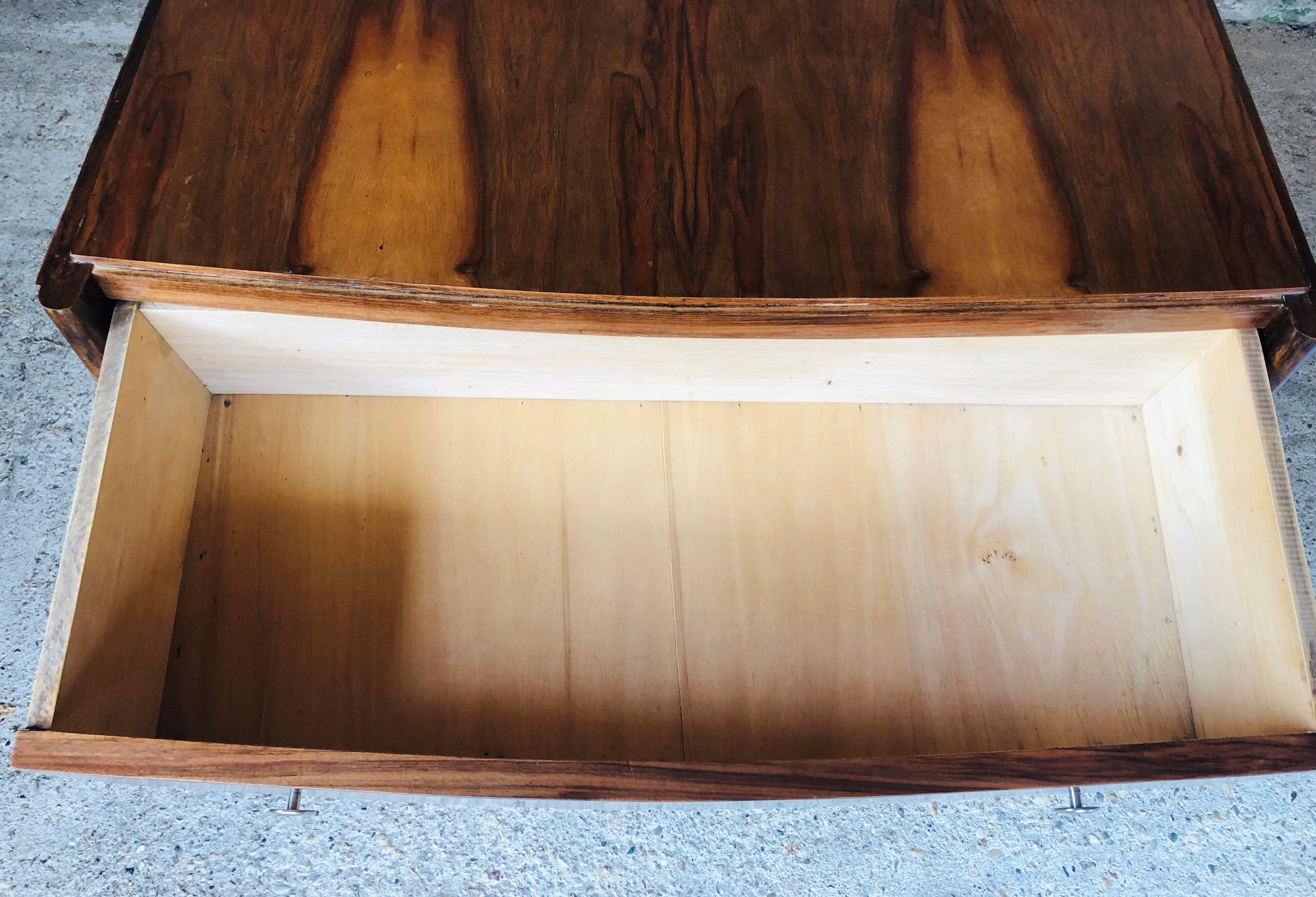 Art Deco chest of drawers in flambé walnut veneer circa 30's/ 40's