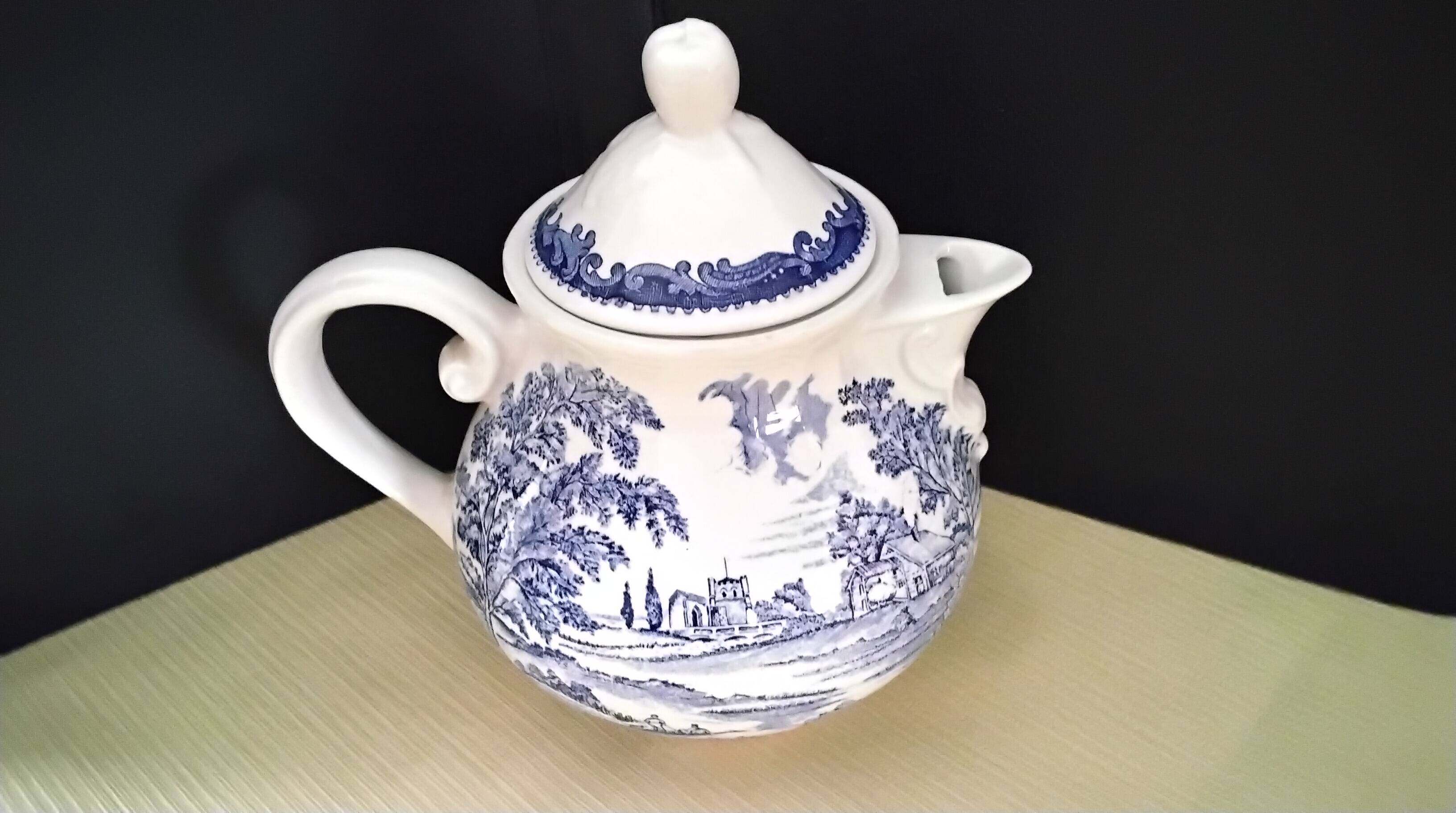 Lunéville earthenware teapot Model "English Style"