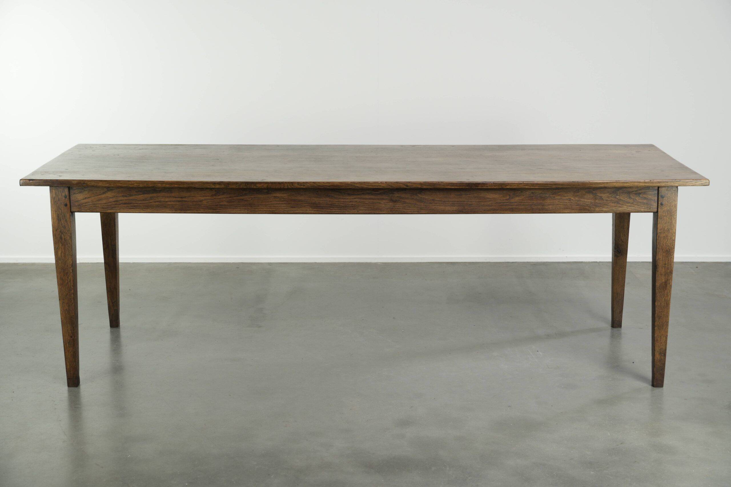 Table de ferme française du 19ème siècle en chêne avec 2 tiroirs.