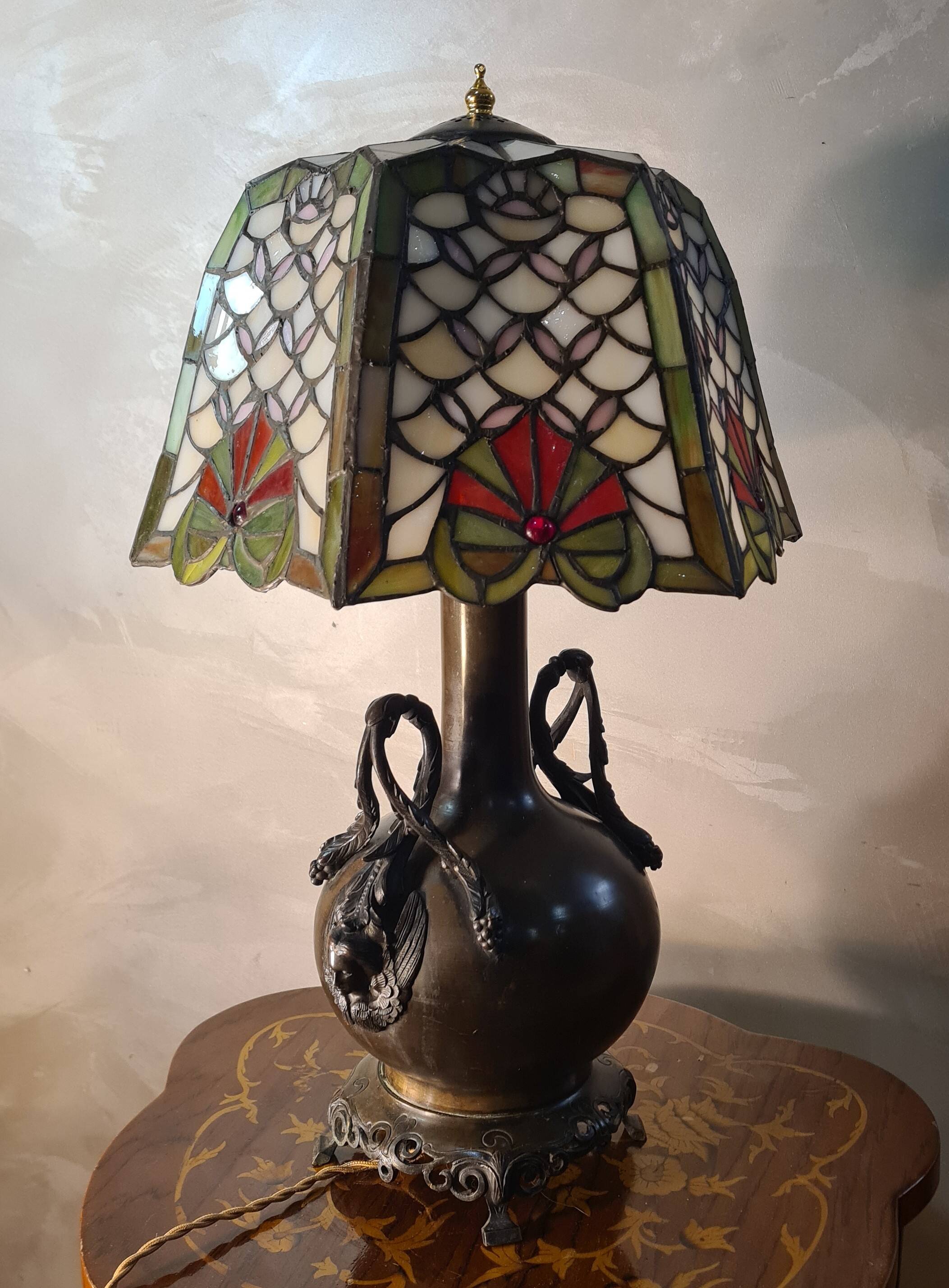 Caryatid lamp in bronze from 1900, Art Nouveau style, with a beautiful glass shade.