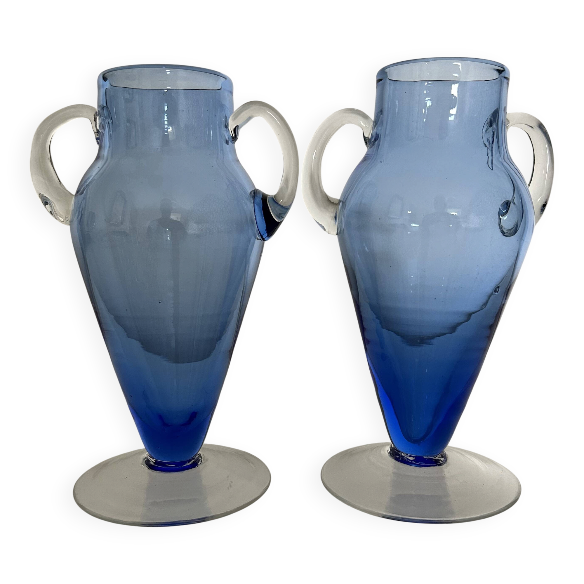 Paire de vases en verre bleu glacier